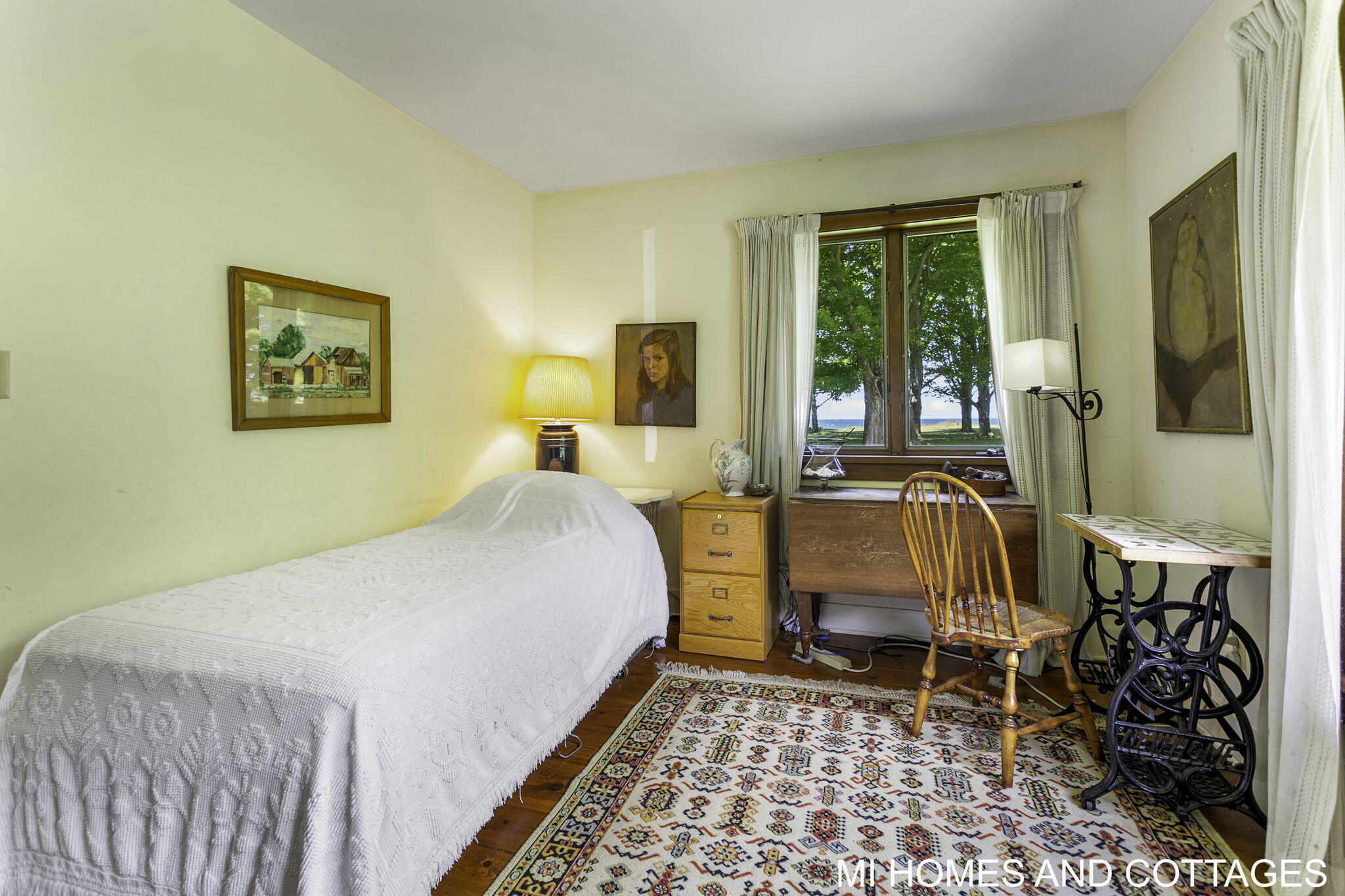 4489 N Lakeshore Drive