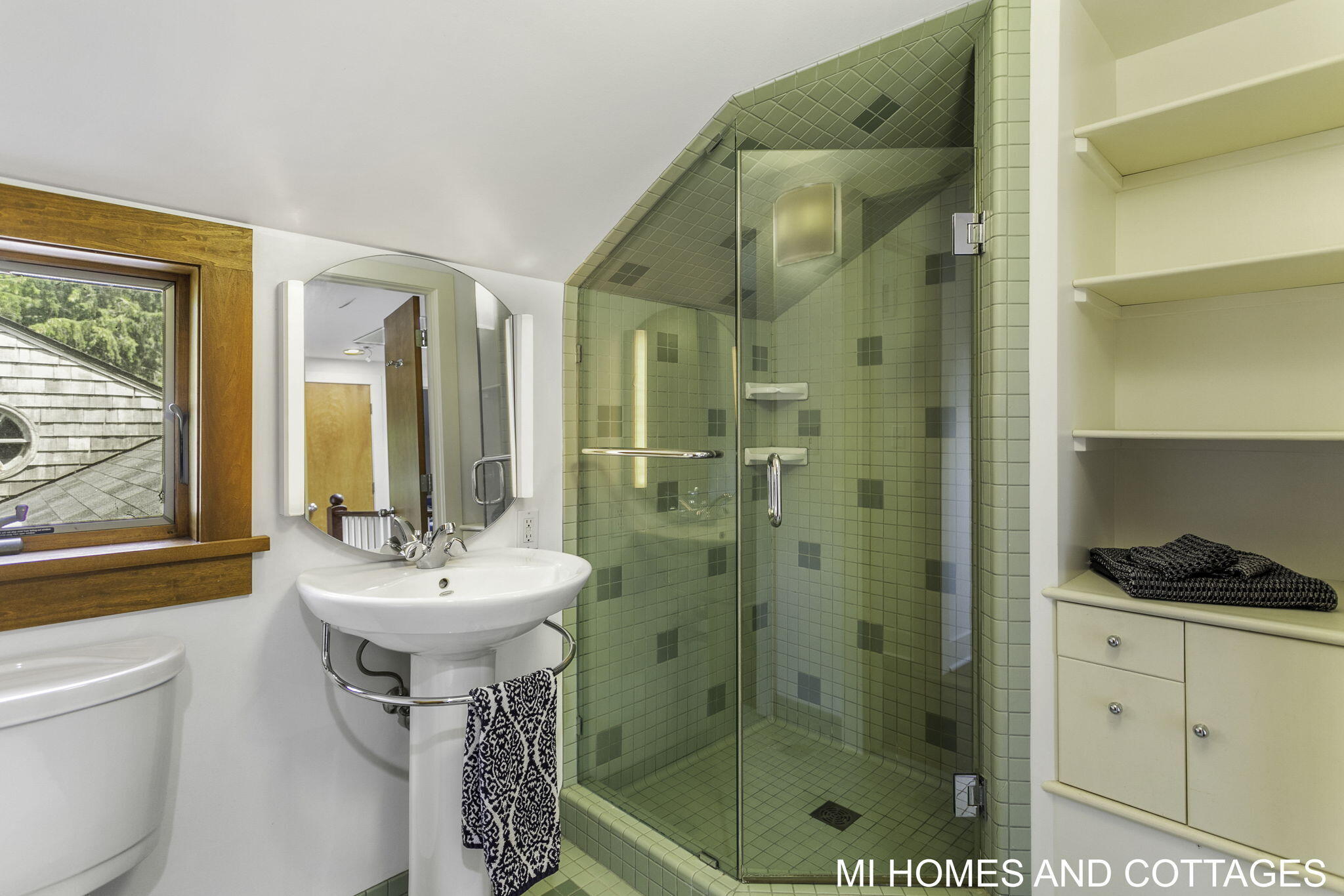 4489 N Lakeshore Drive