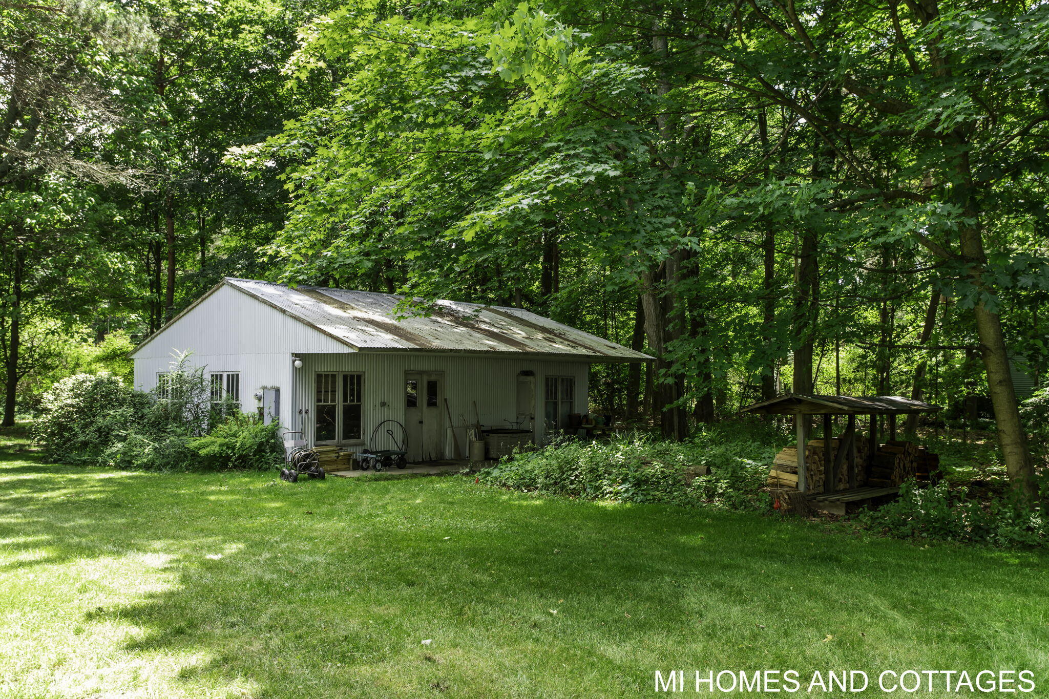 4489 N Lakeshore Drive