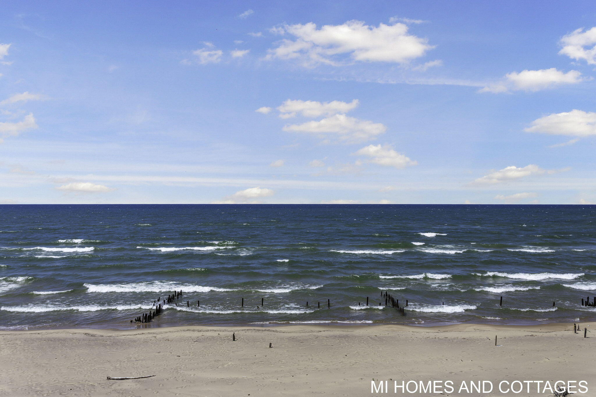 4489 N Lakeshore Drive