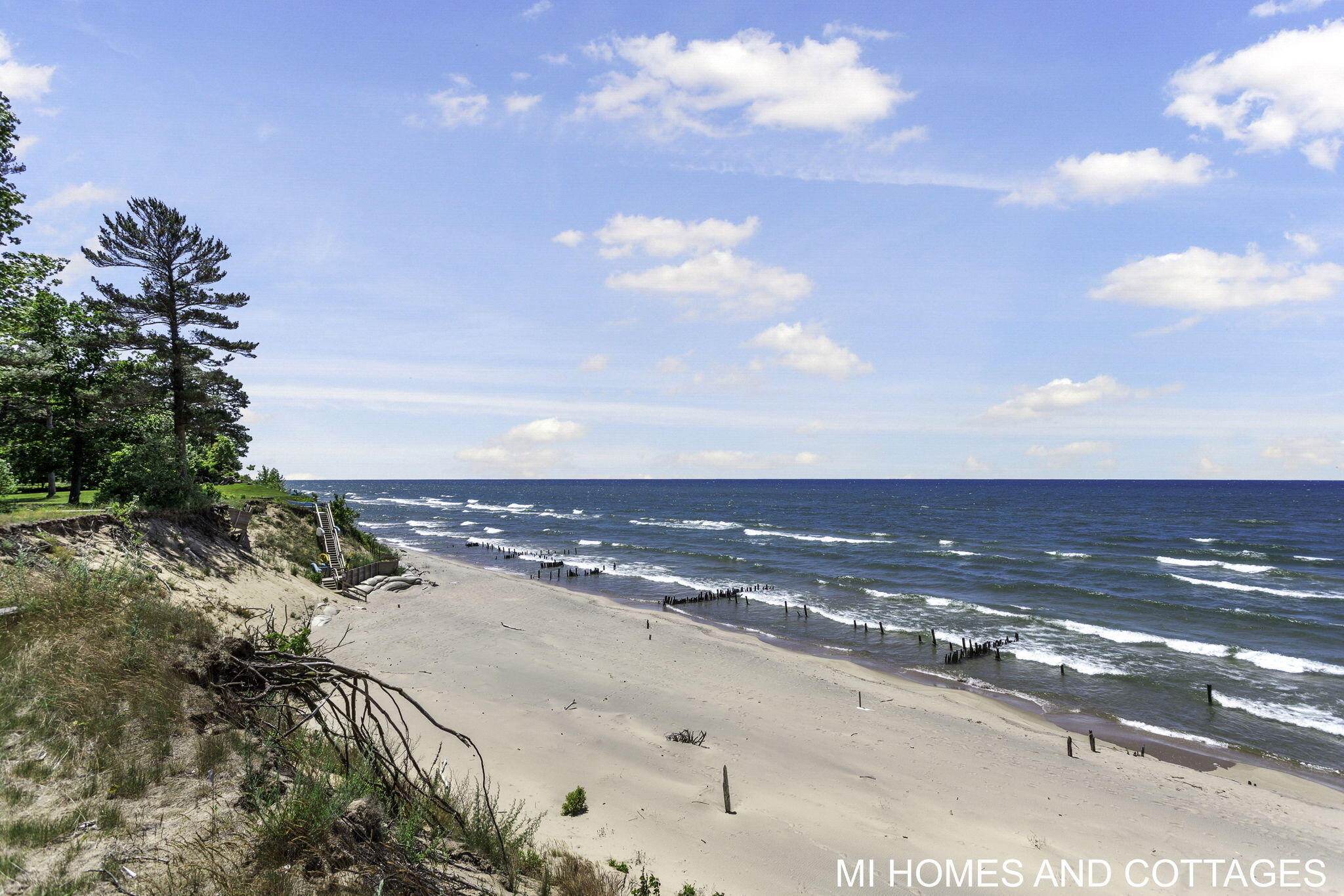 4489 N Lakeshore Drive