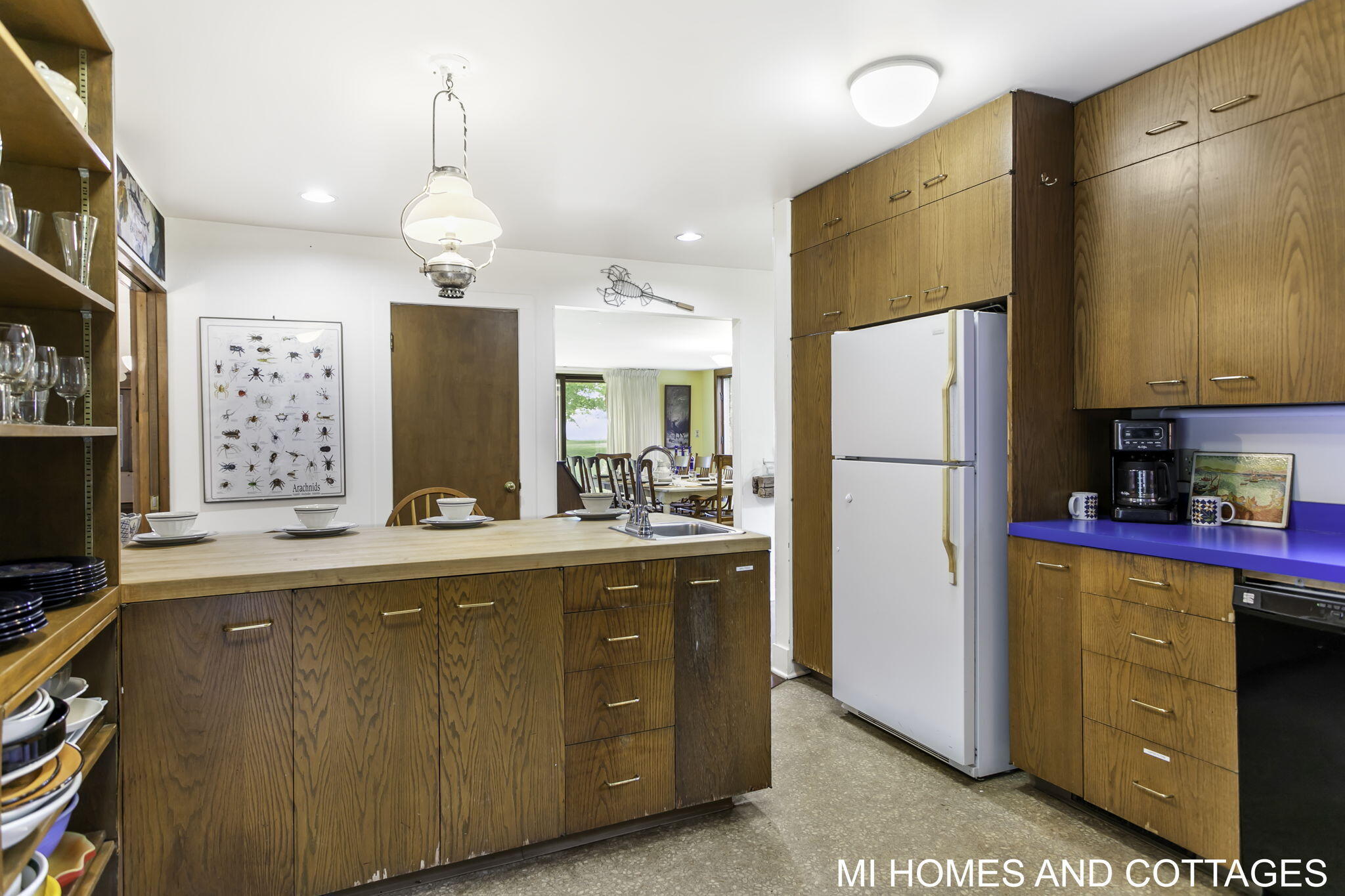 4489 N Lakeshore Drive