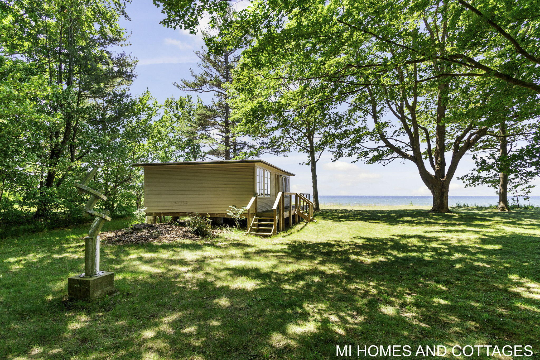 4489 N Lakeshore Drive