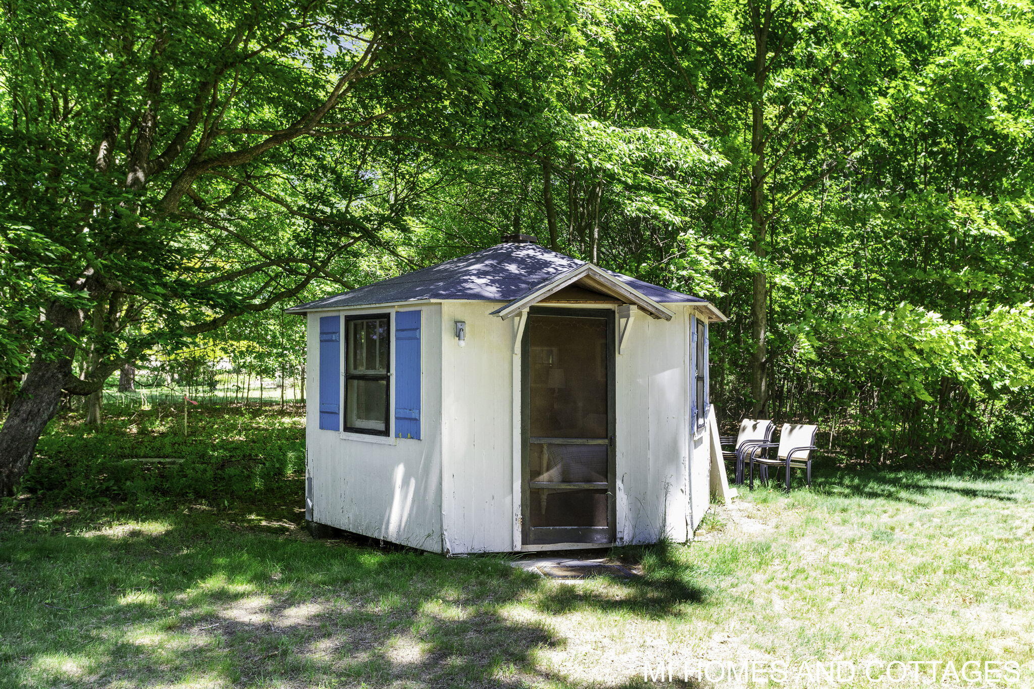 4489 N Lakeshore Drive