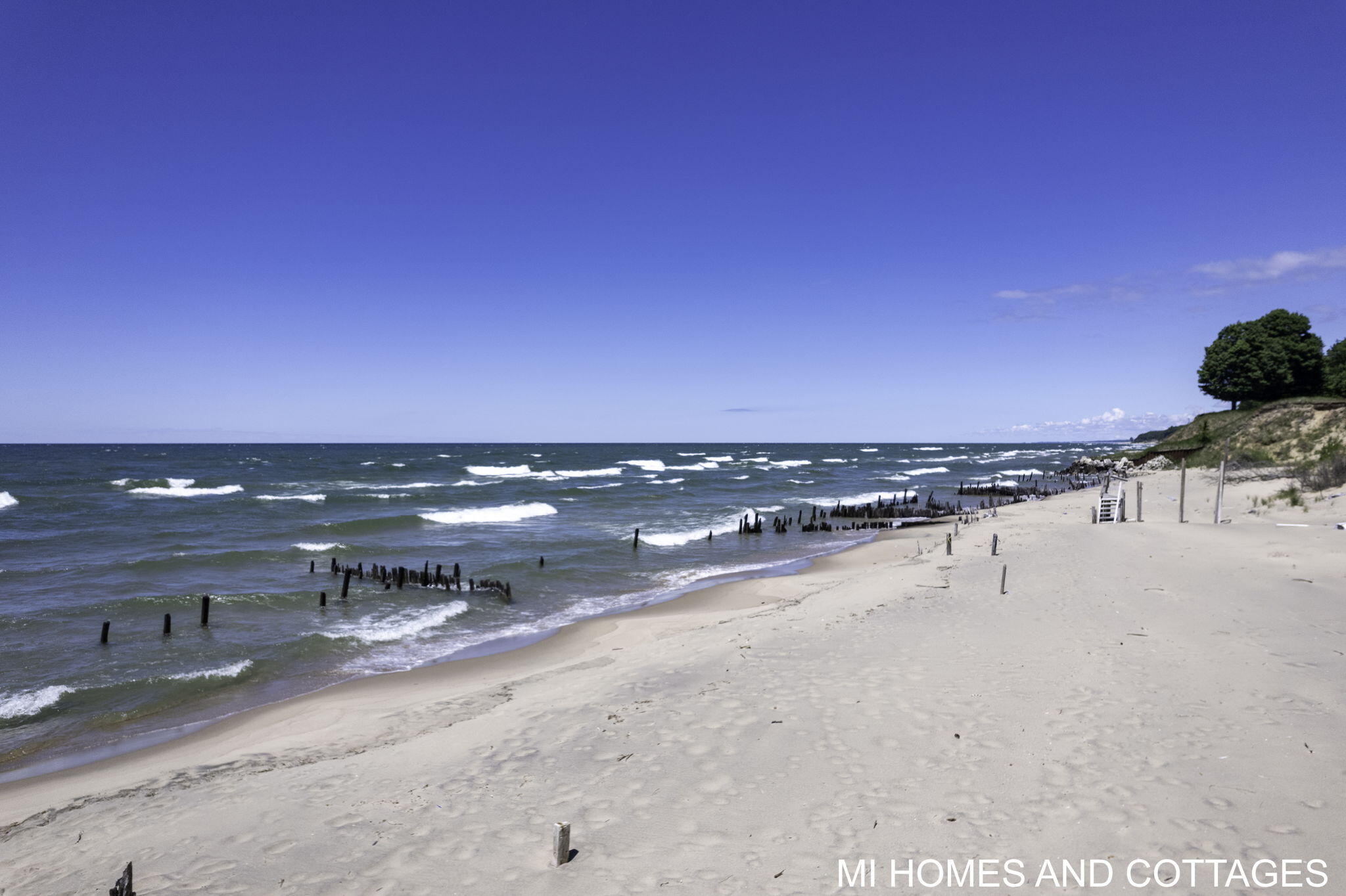 4489 N Lakeshore Drive