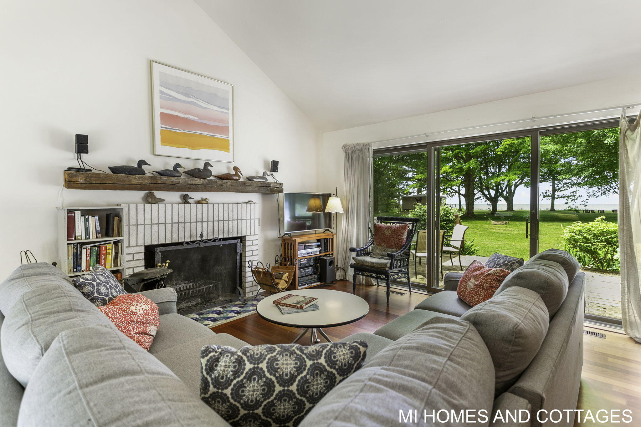 4489 N Lakeshore Drive