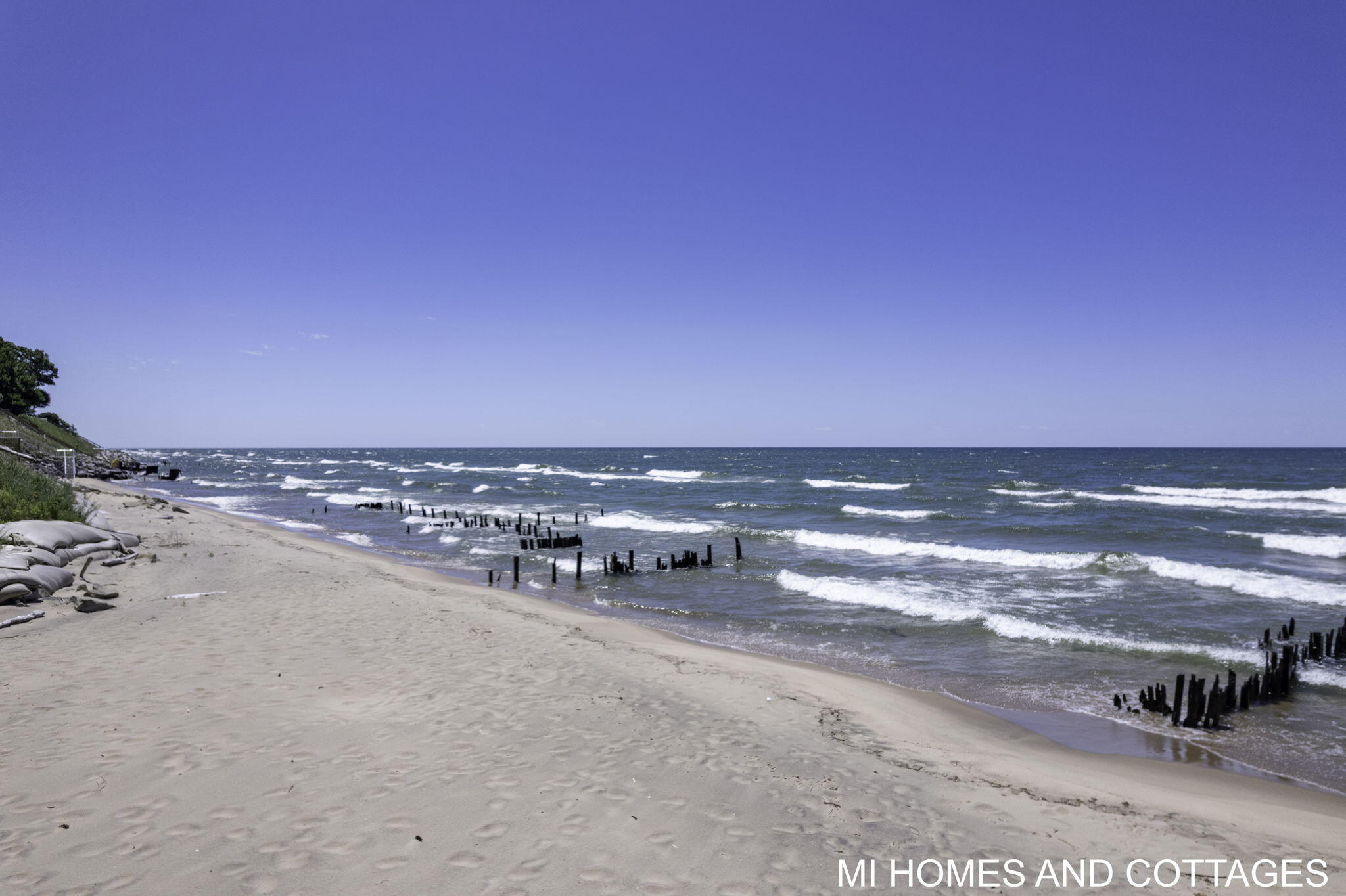 4489 N Lakeshore Drive