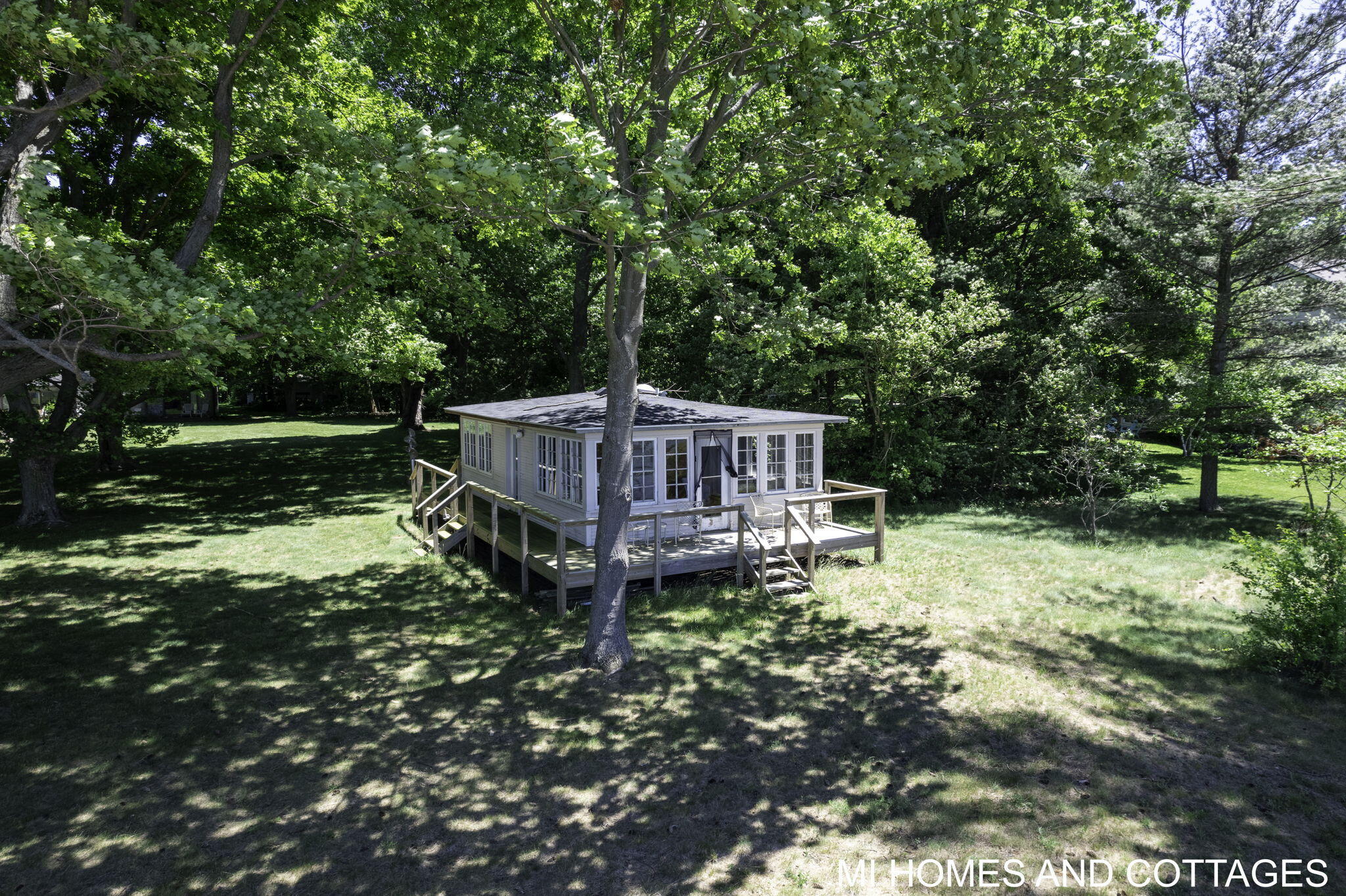 4489 N Lakeshore Drive