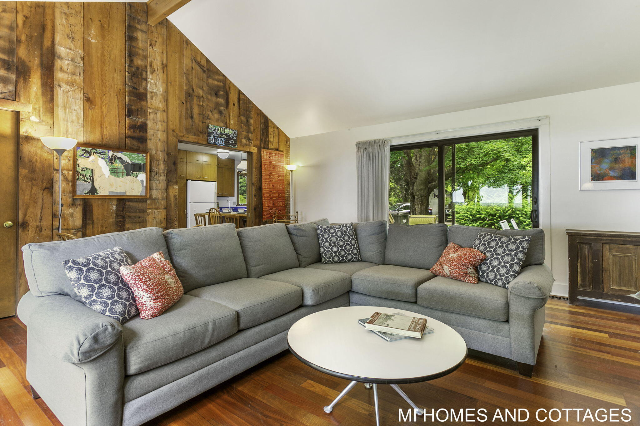 4489 N Lakeshore Drive