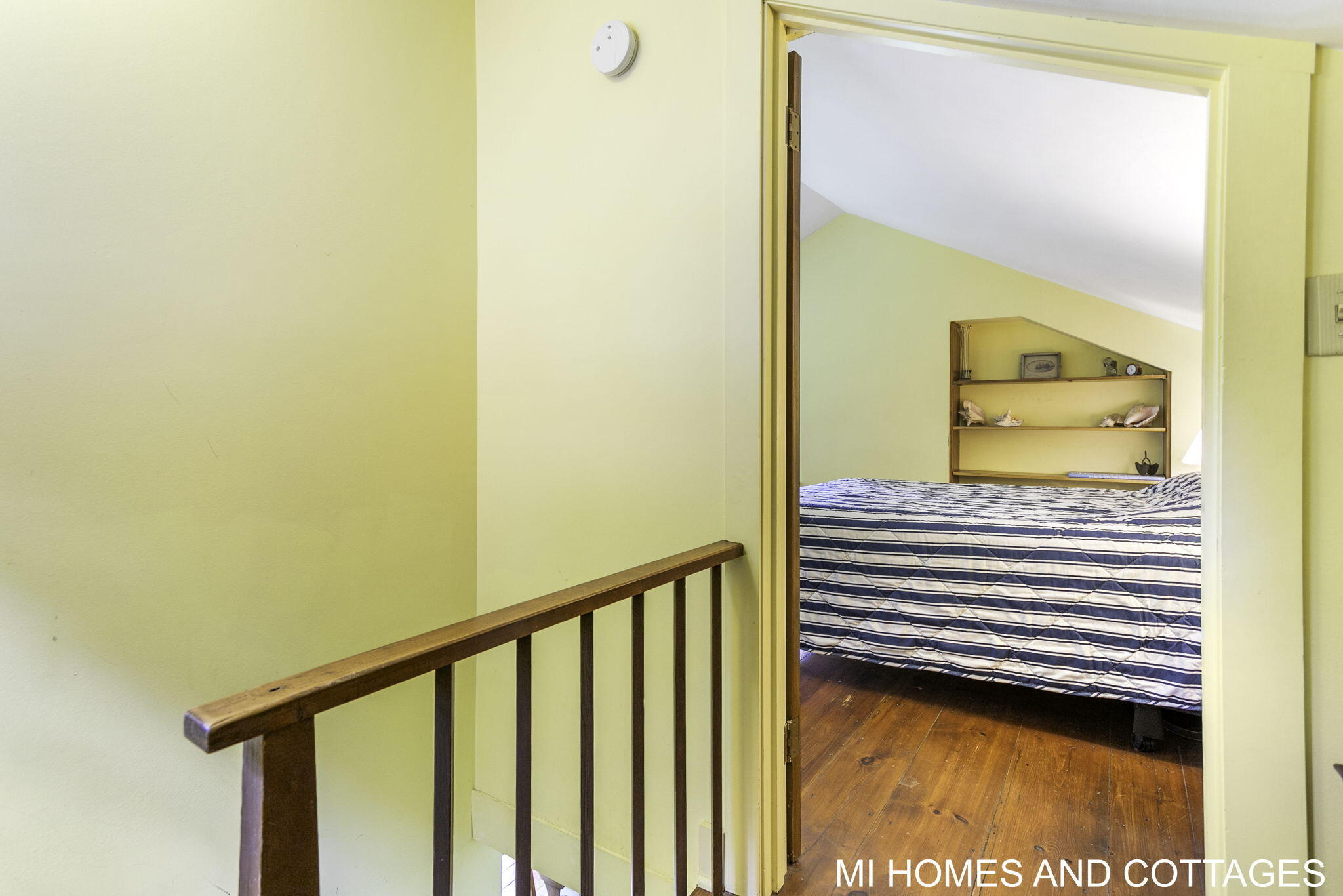 4489 N Lakeshore Drive