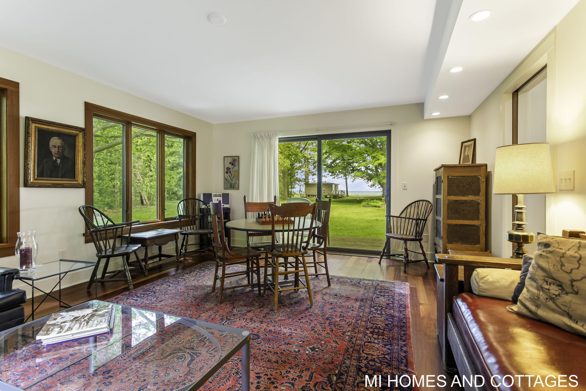 4489 N Lakeshore Drive