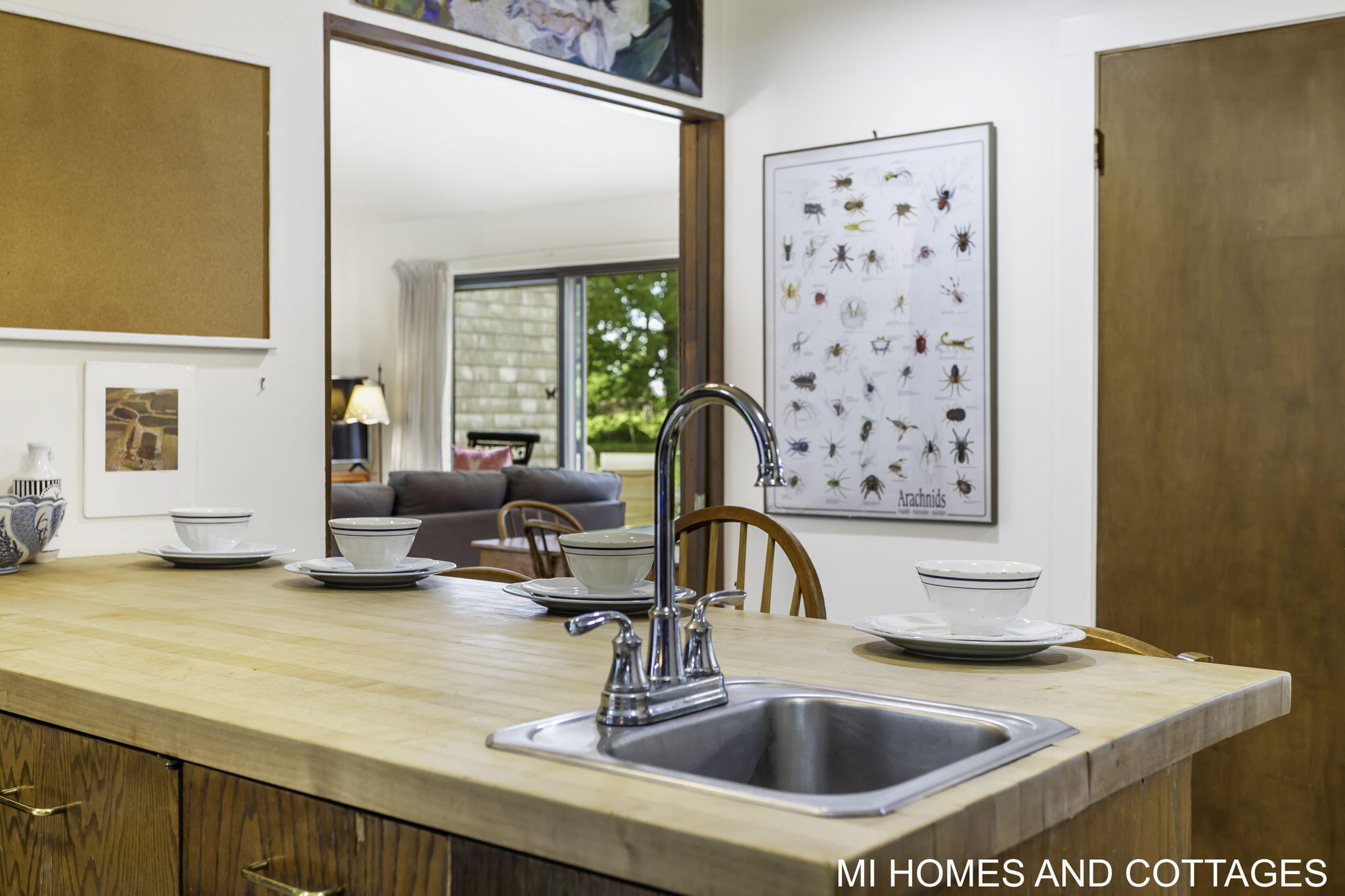 4489 N Lakeshore Drive