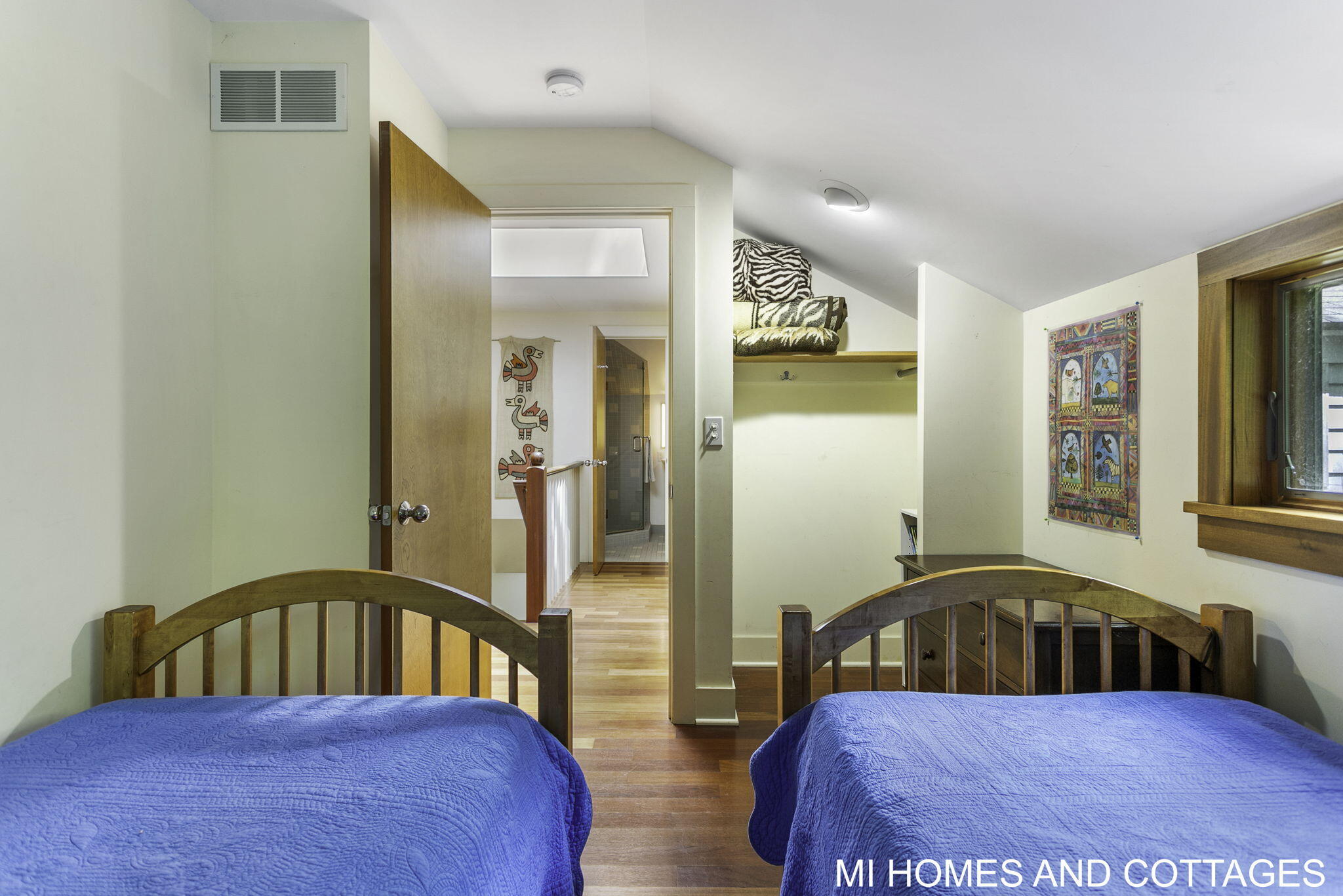 4489 N Lakeshore Drive