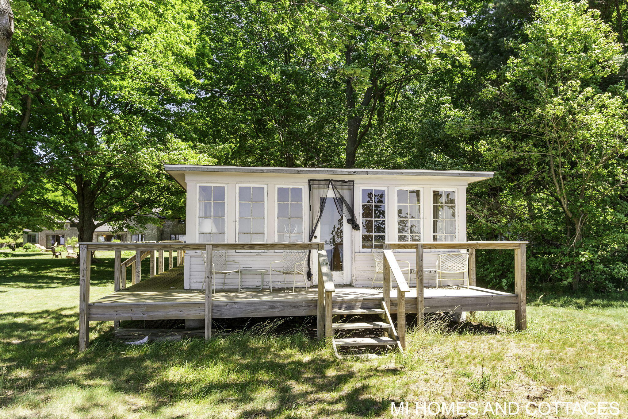 4489 N Lakeshore Drive