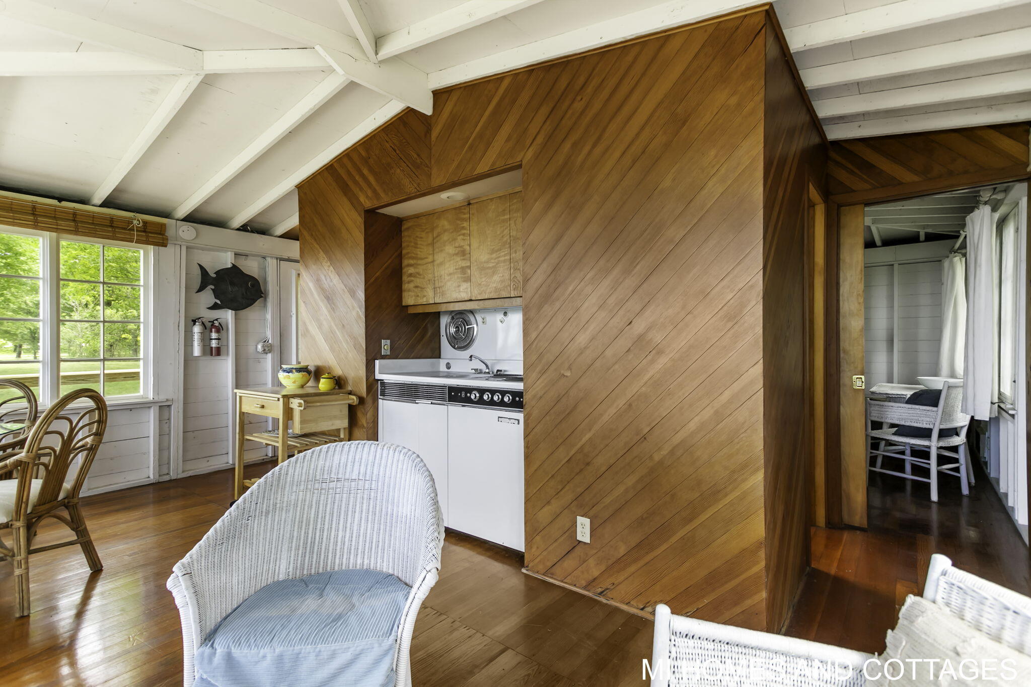 4489 N Lakeshore Drive