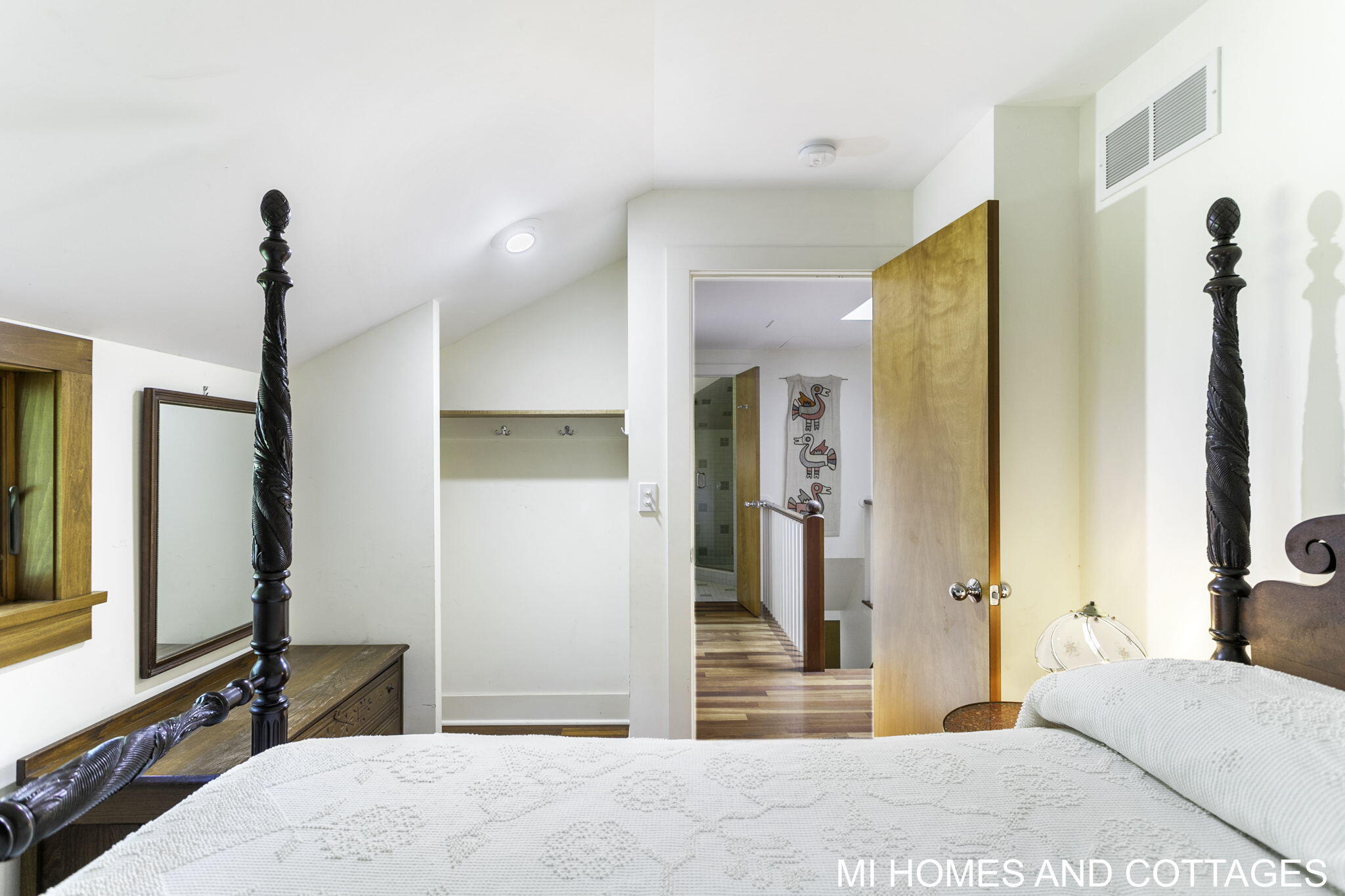 4489 N Lakeshore Drive