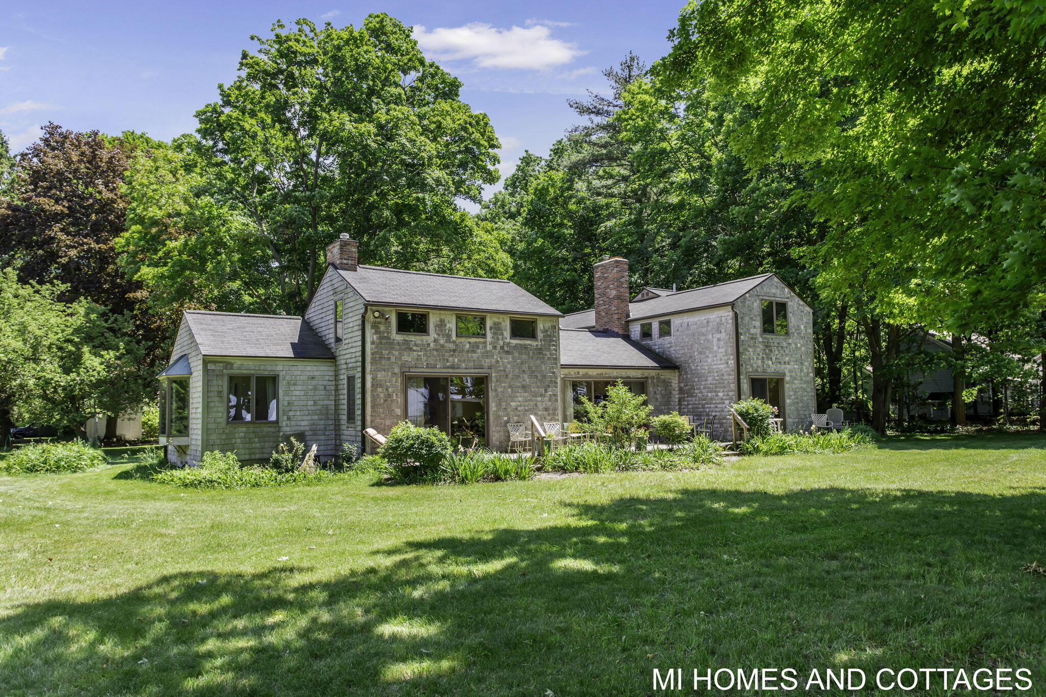 4489 N Lakeshore Drive