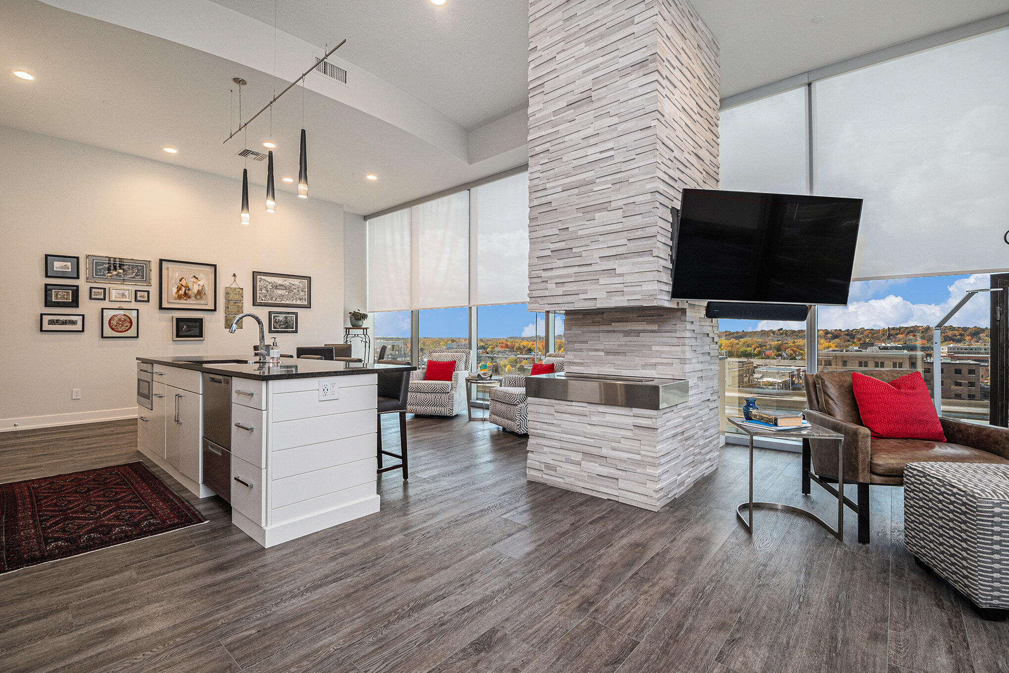 335 Bridge Street NW, 607