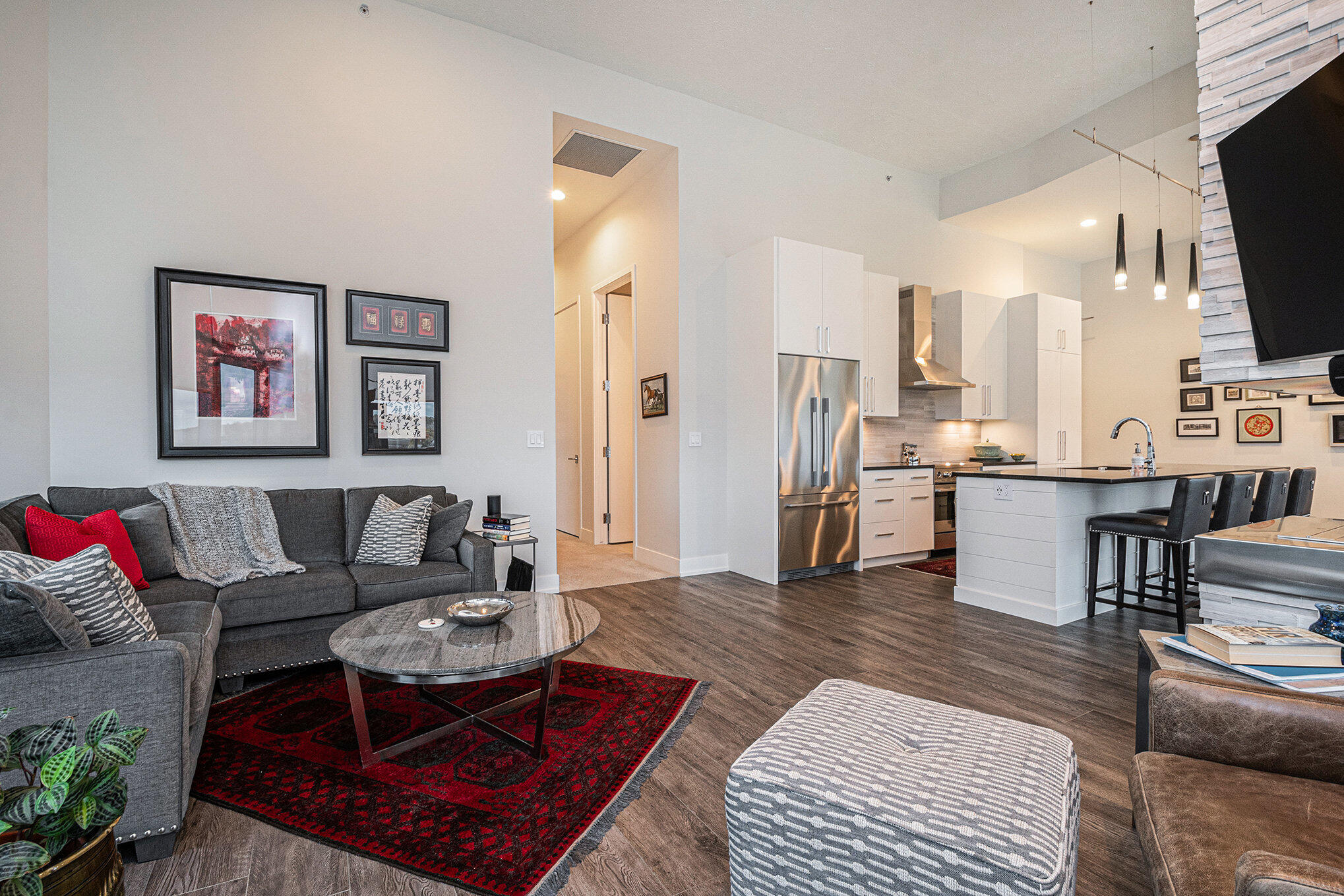 335 Bridge Street NW, 607