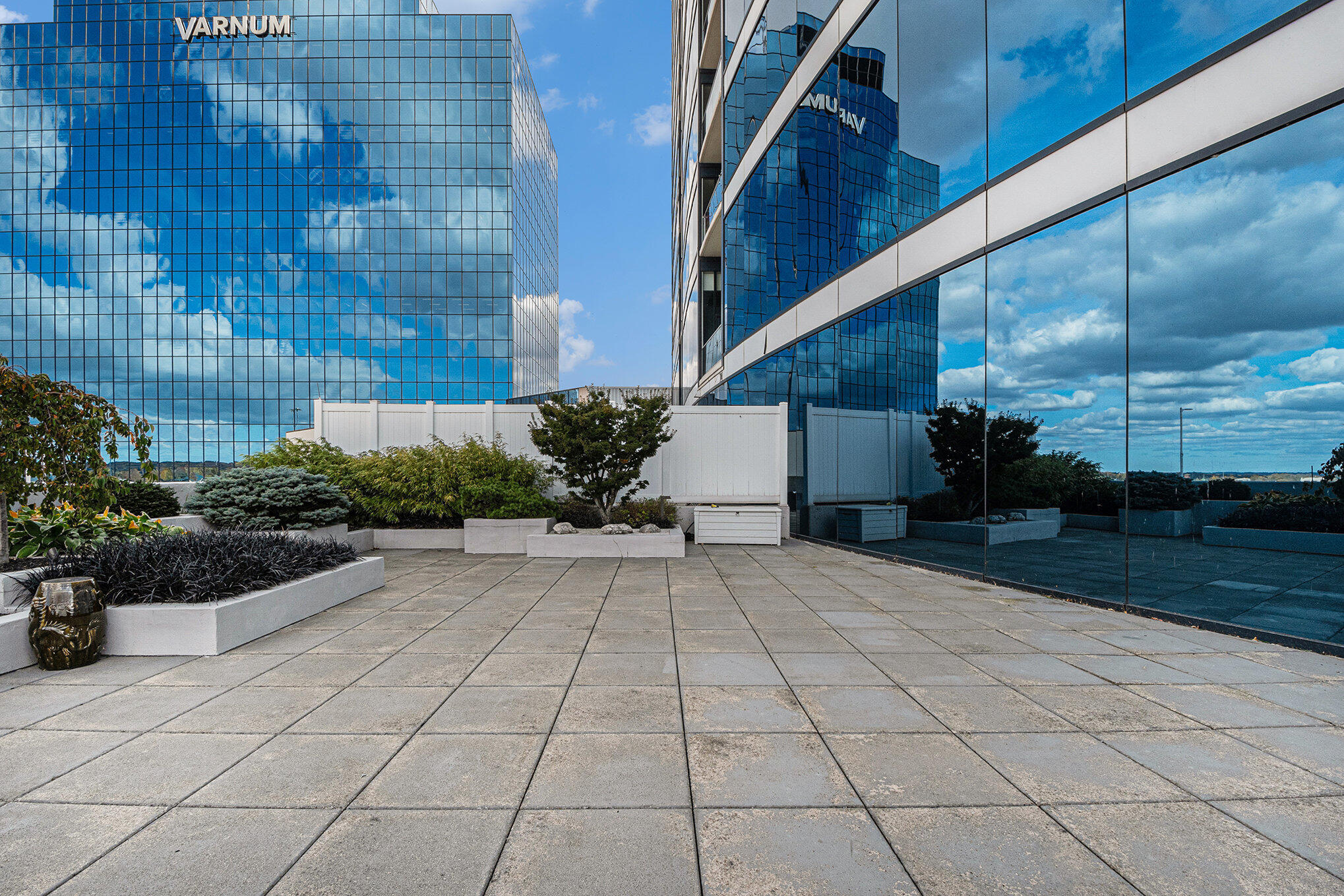 335 Bridge Street NW, 607