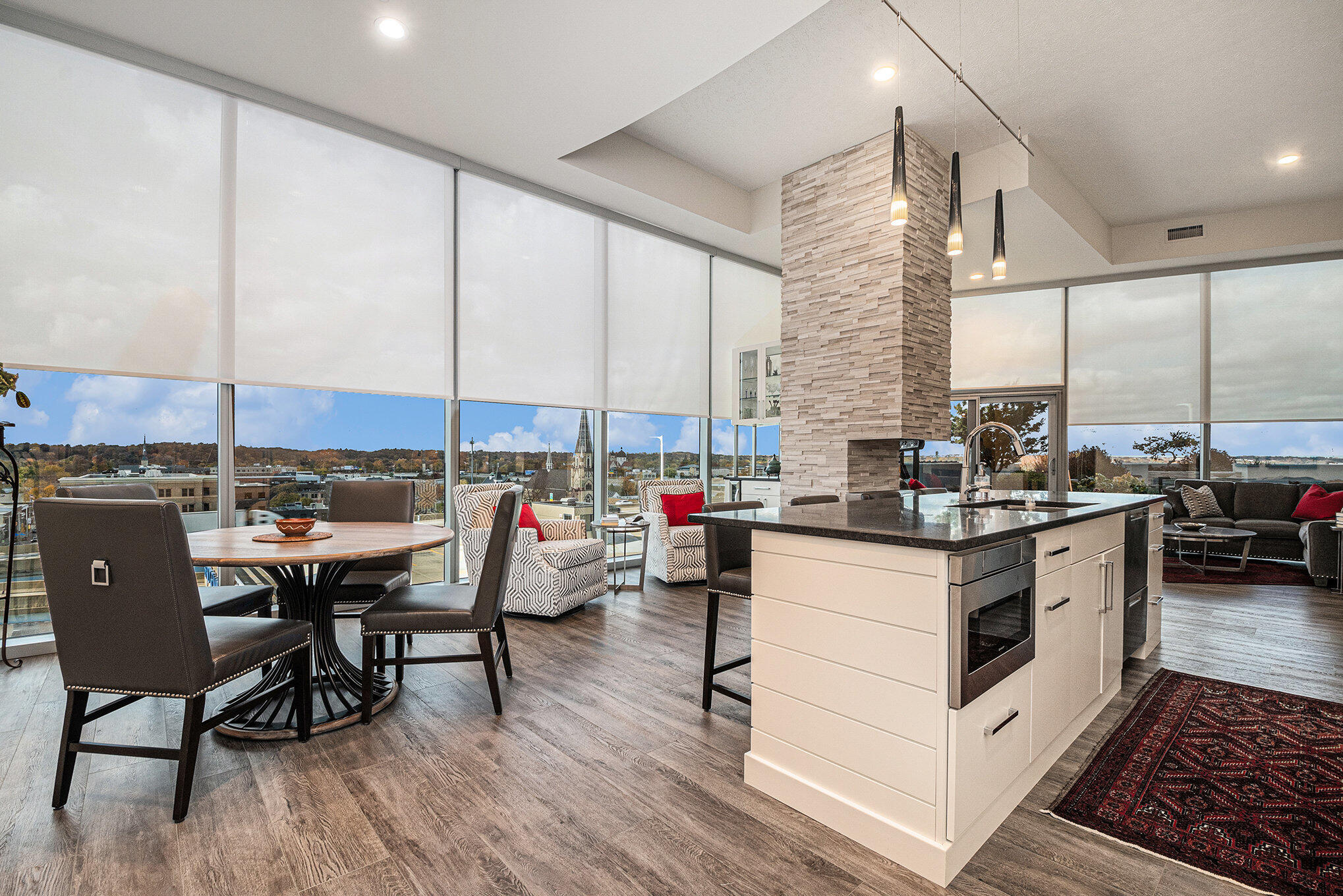 335 Bridge Street NW, 607