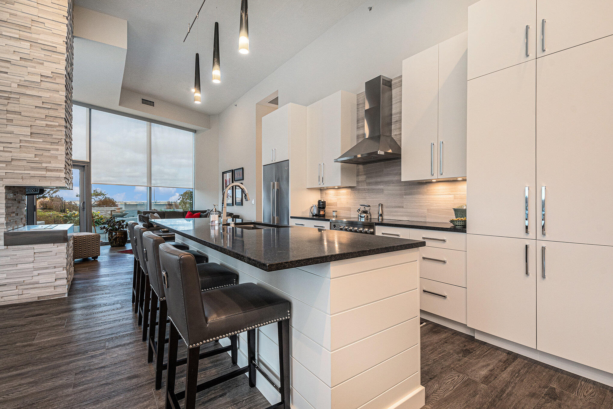 335 Bridge Street NW, 607