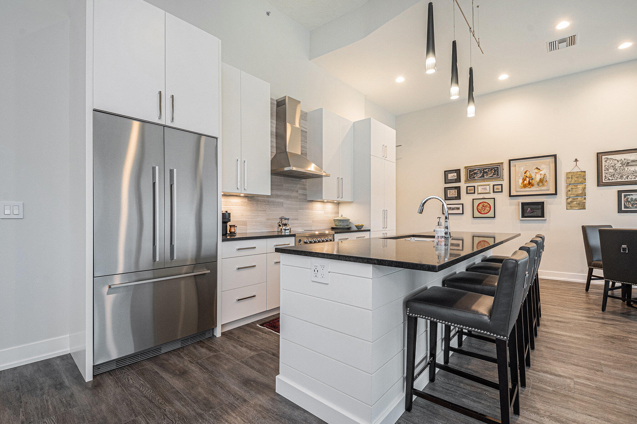 335 Bridge Street NW, 607