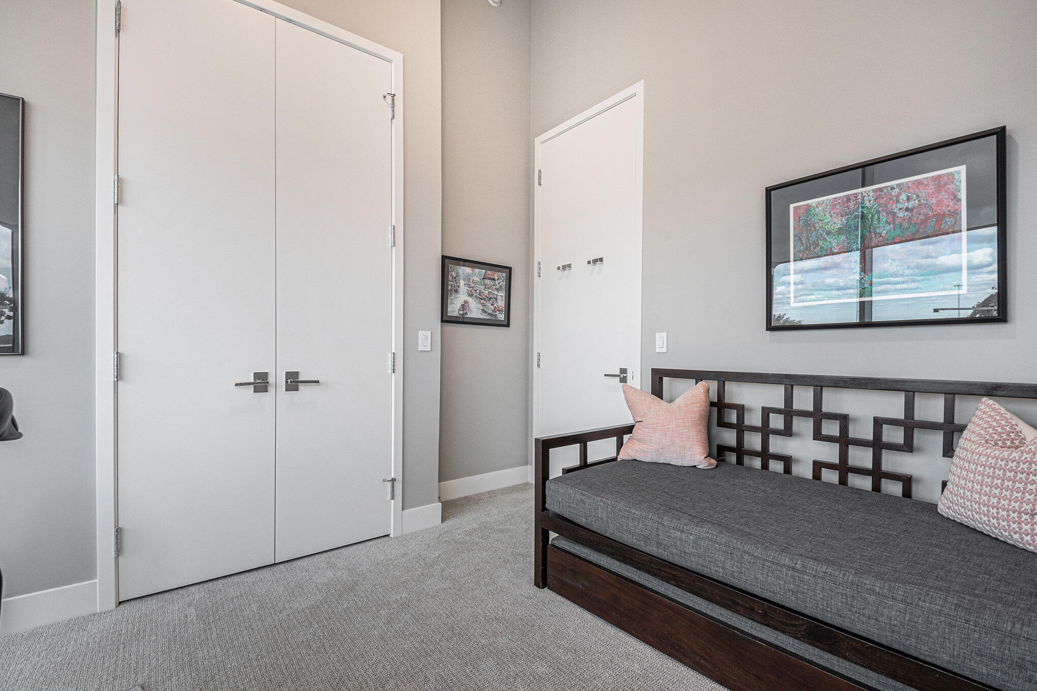 335 Bridge Street NW, 607