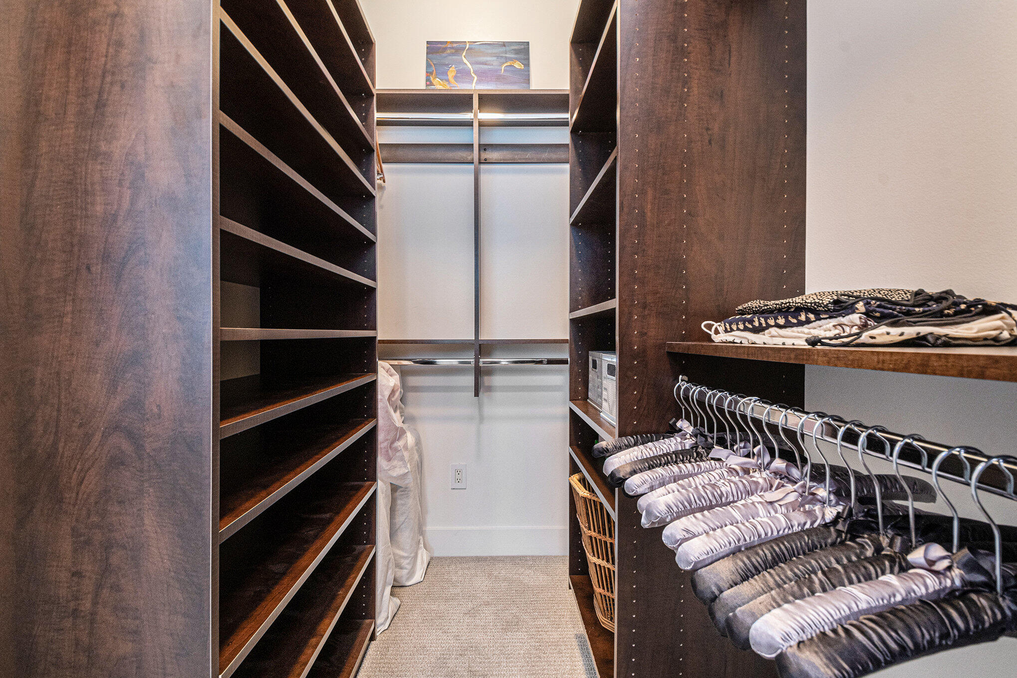 335 Bridge Street NW, 607