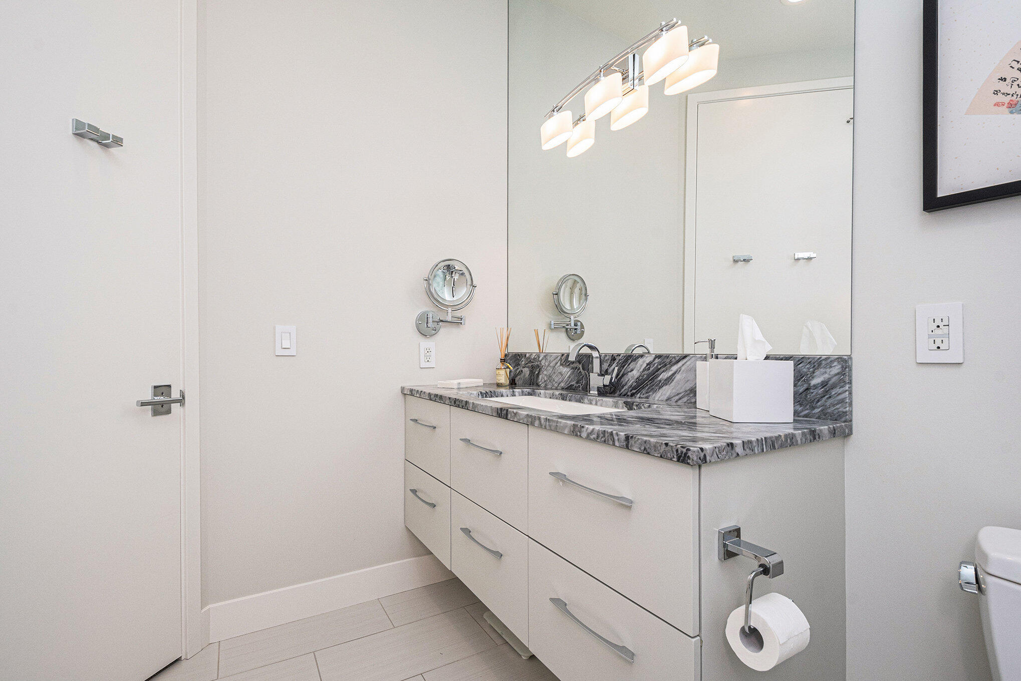 335 Bridge Street NW, 607