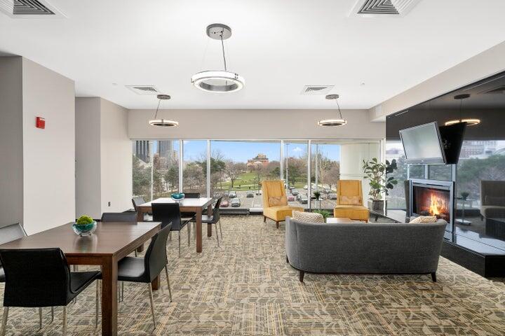 335 Bridge Street NW, 607