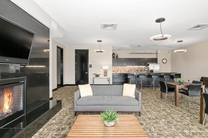 335 Bridge Street NW, 607