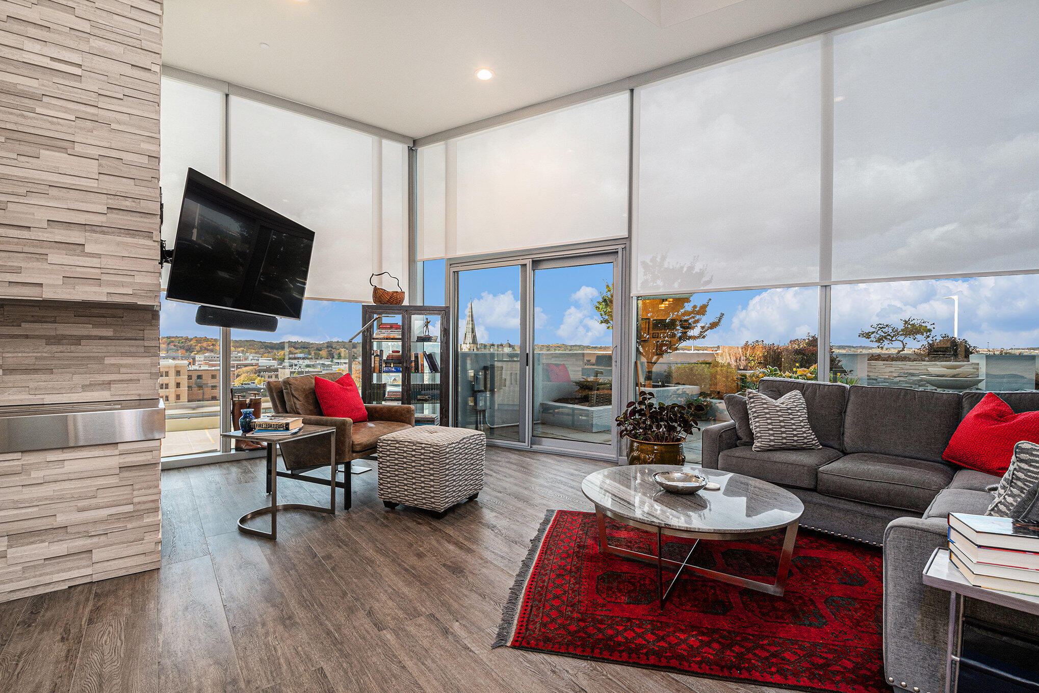 335 Bridge Street NW, 607