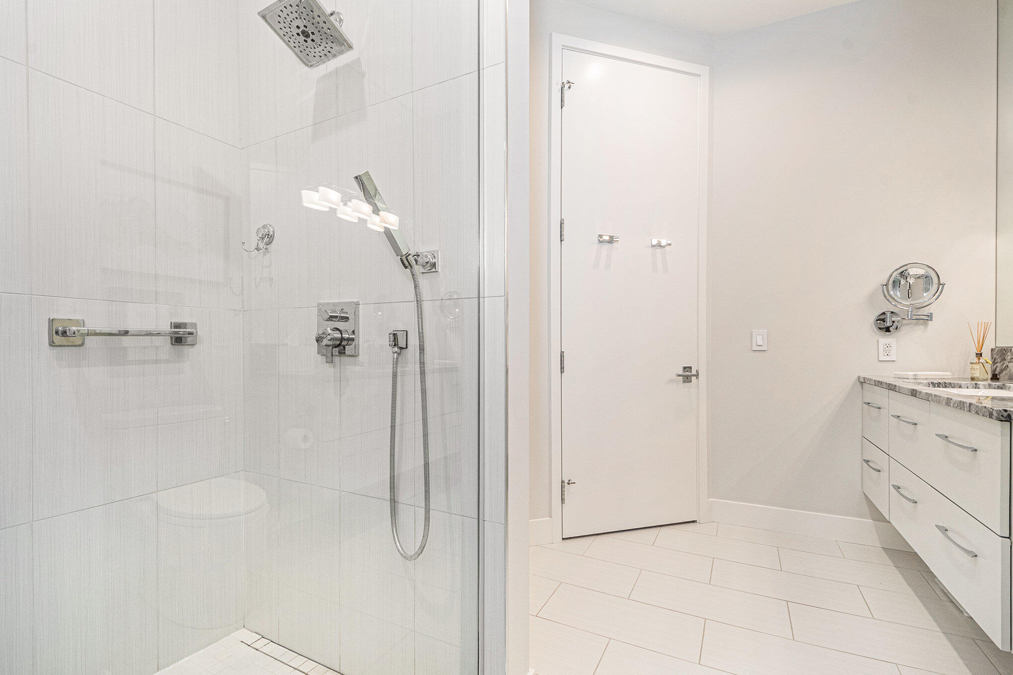 335 Bridge Street NW, 607