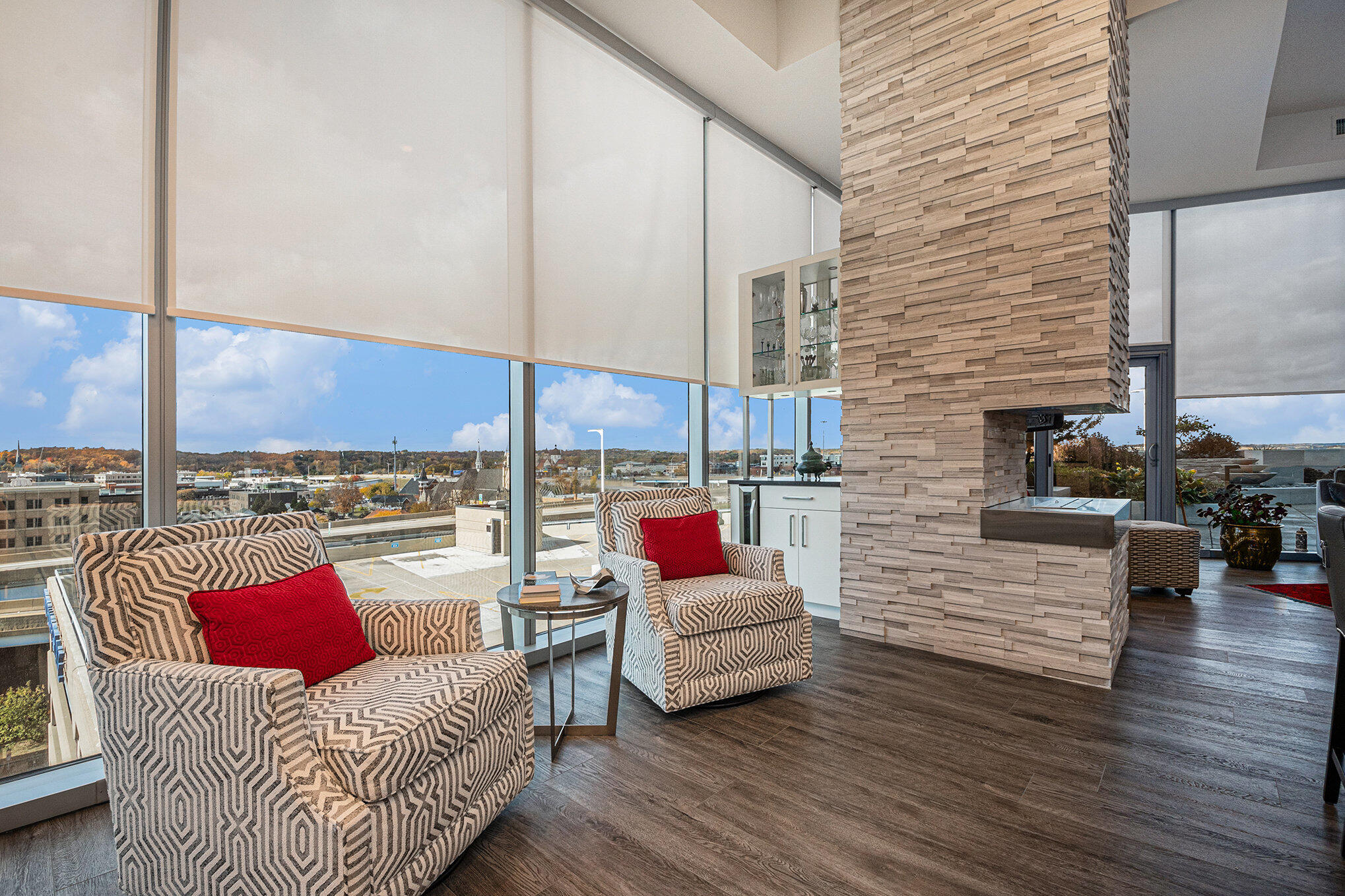 335 Bridge Street NW, 607