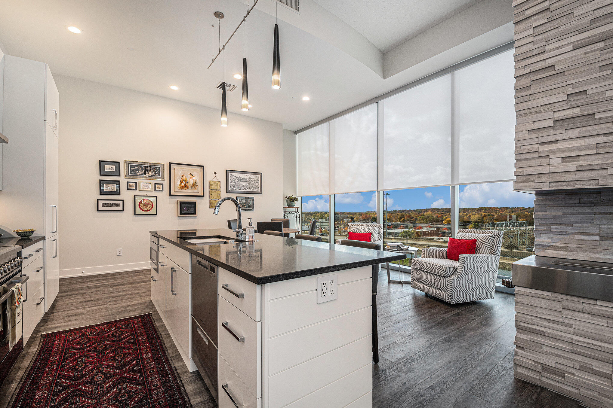 335 Bridge Street NW, 607