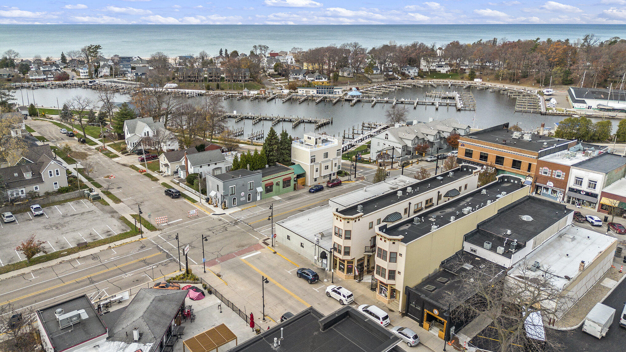 407 Eagle Street, 11