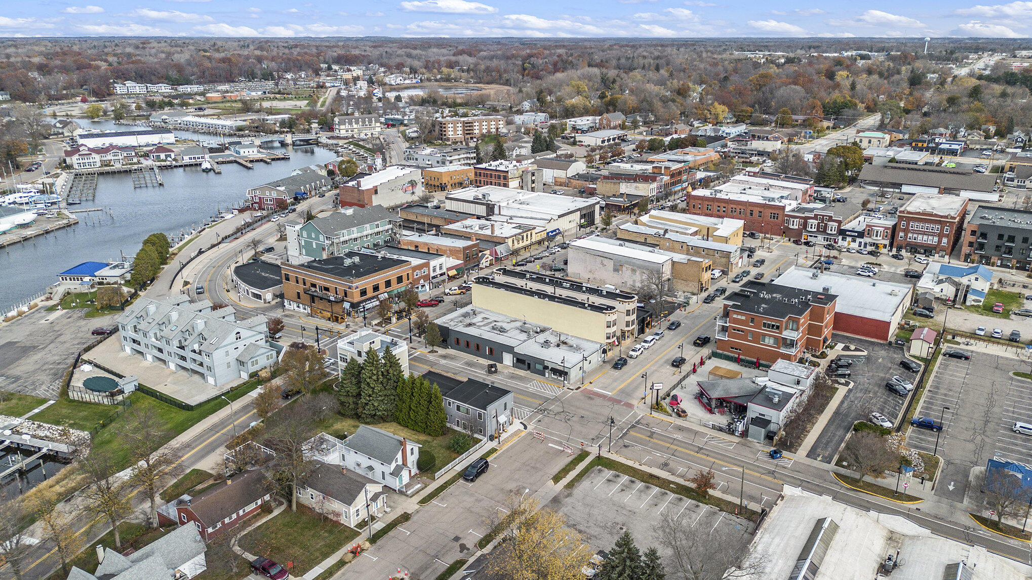 407 Eagle Street, 11