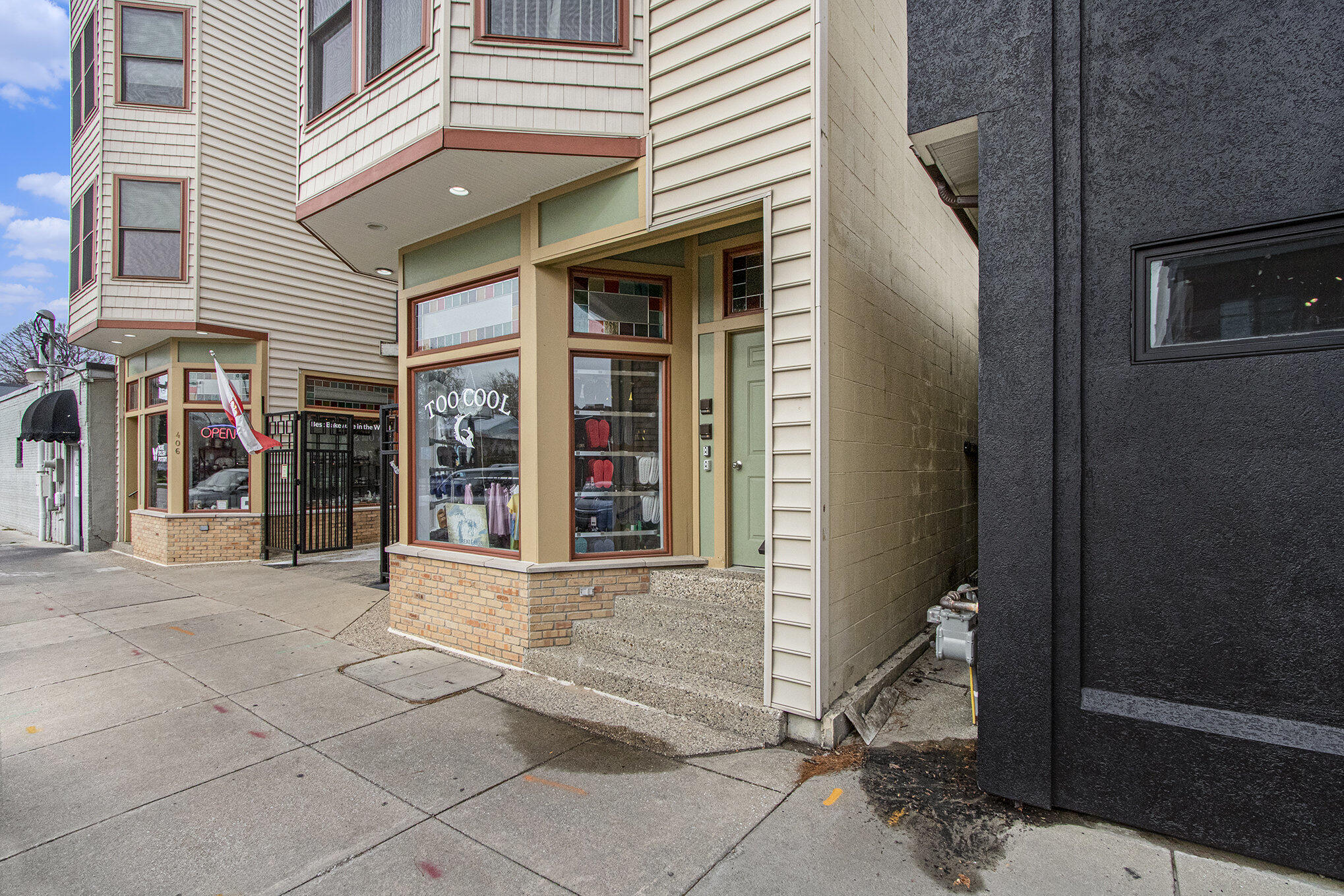 407 Eagle Street, 11