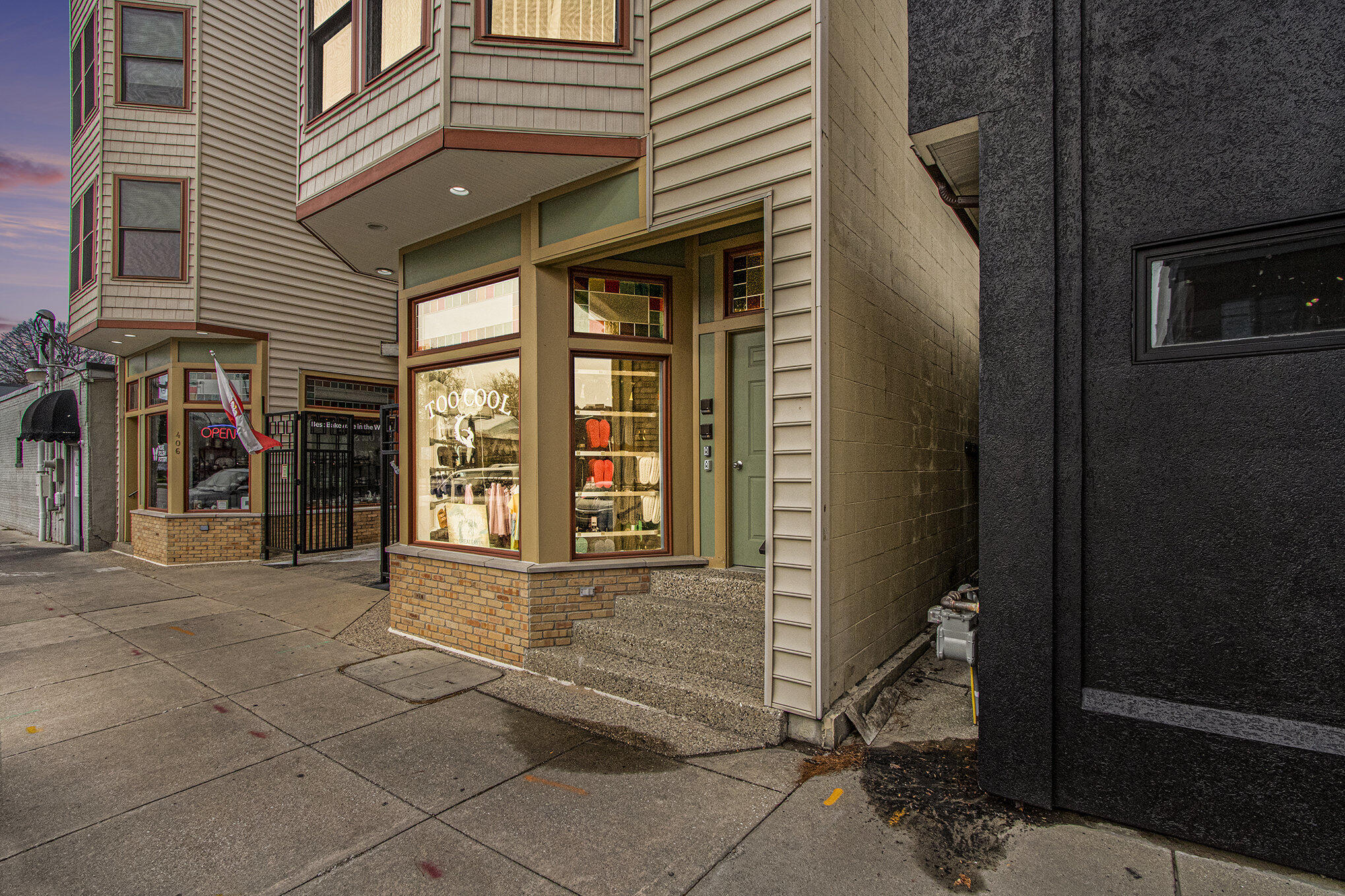 407 Eagle Street, 11