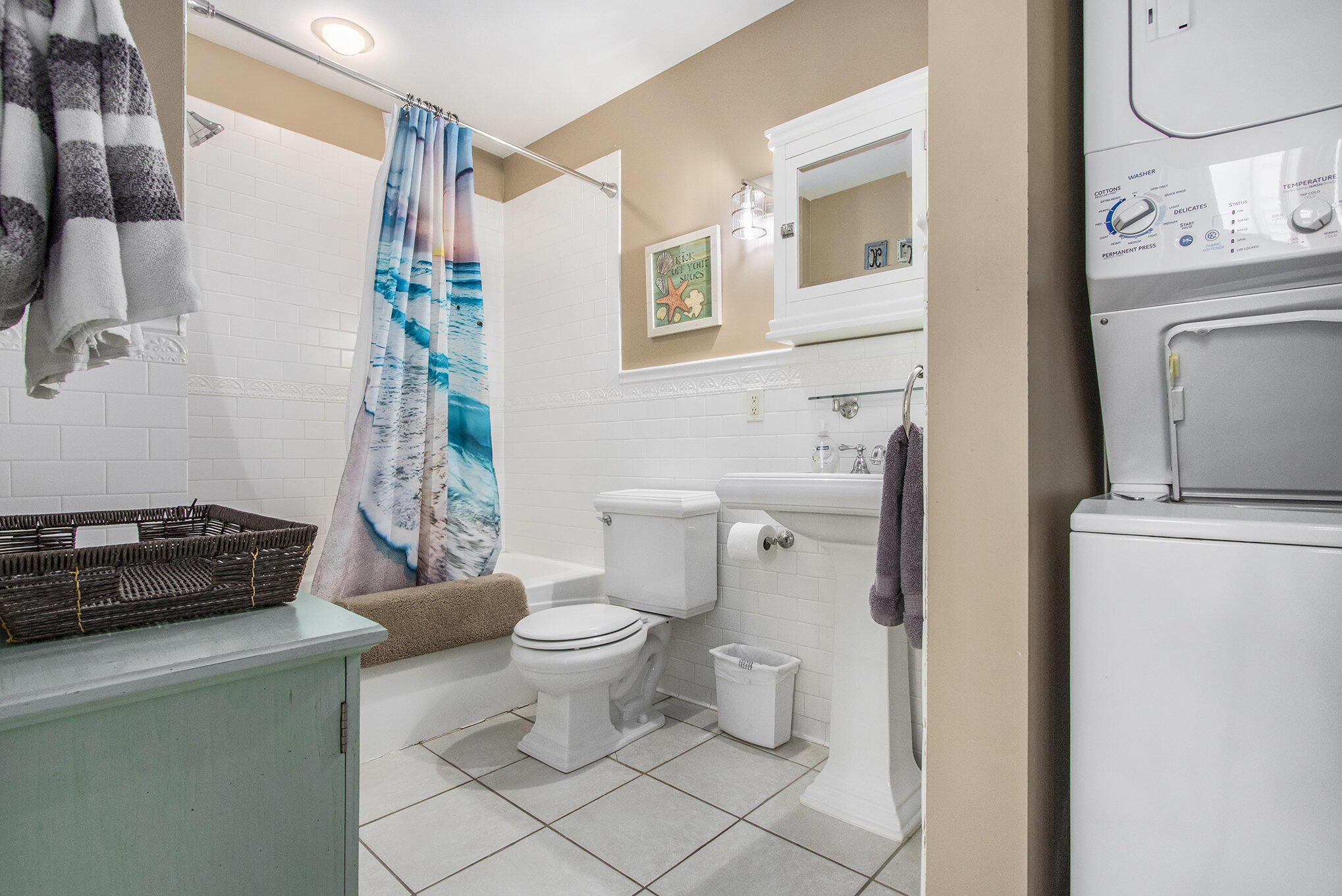 407 Eagle Street, 11