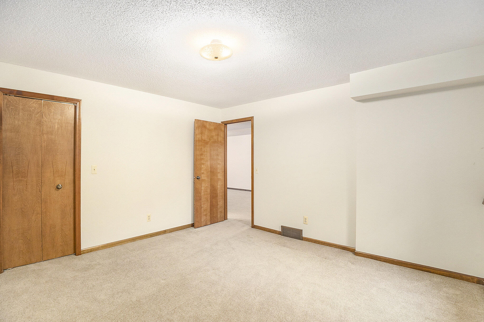 565 Spring Lane Drive, 51