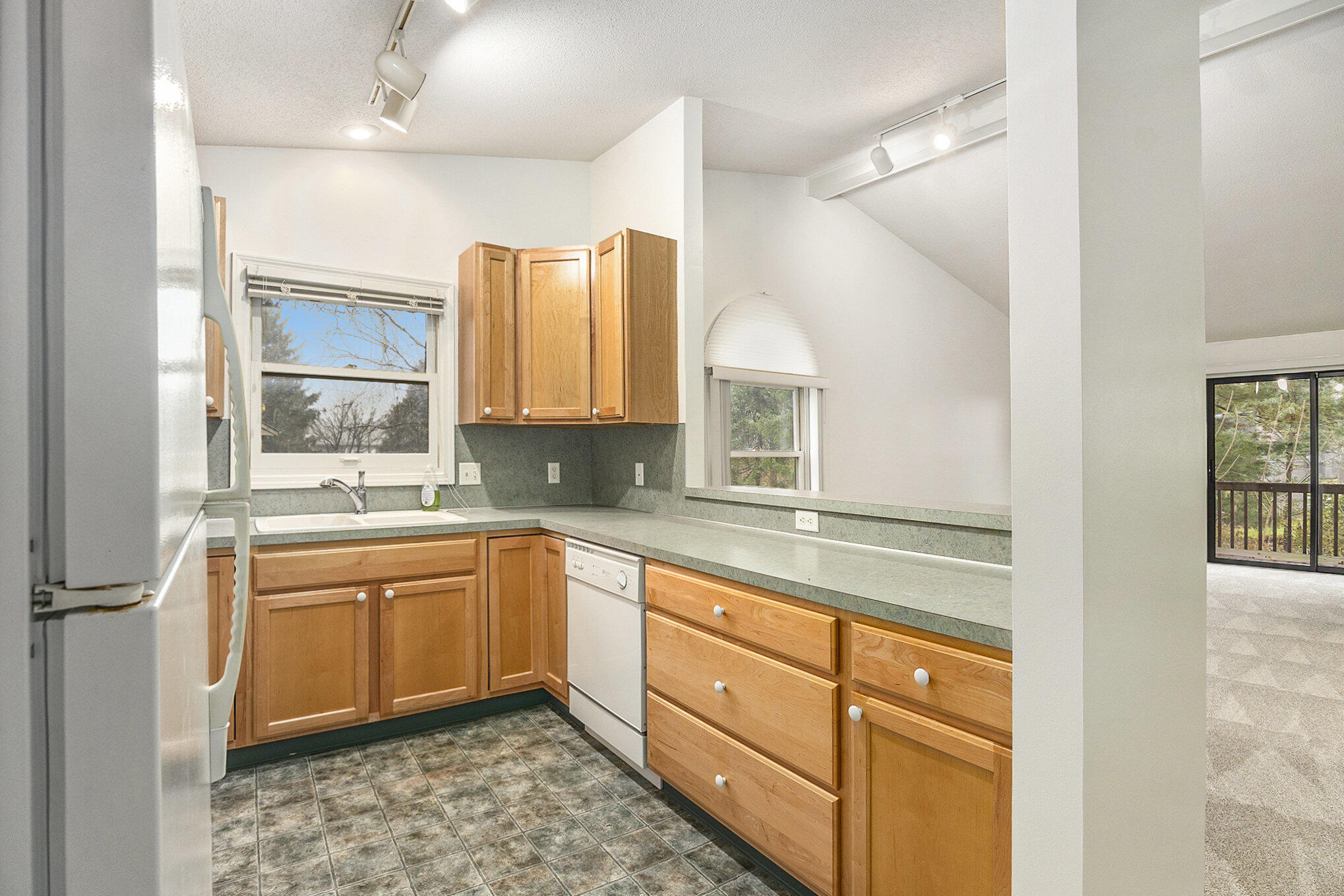 565 Spring Lane Drive, 51