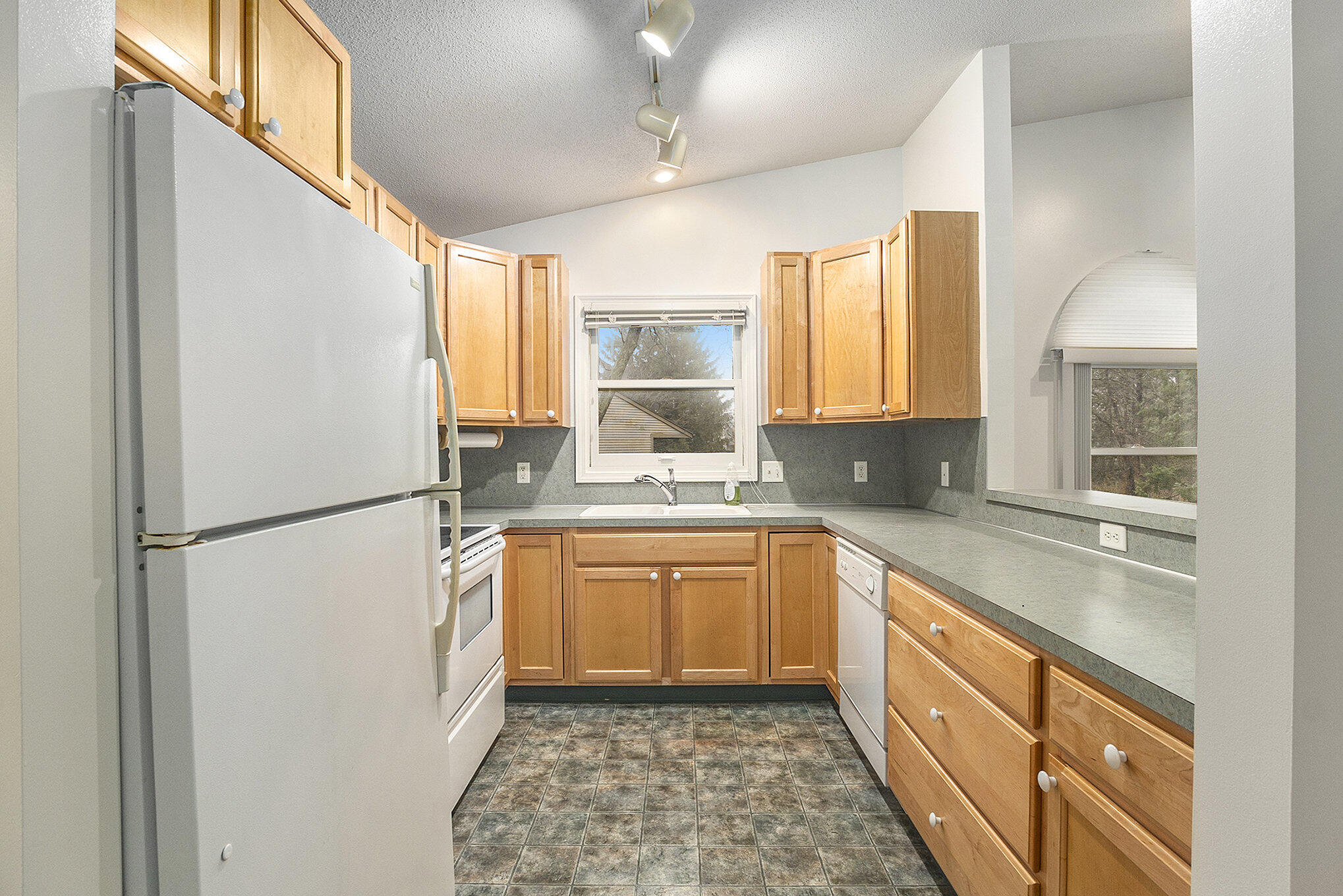 565 Spring Lane Drive, 51