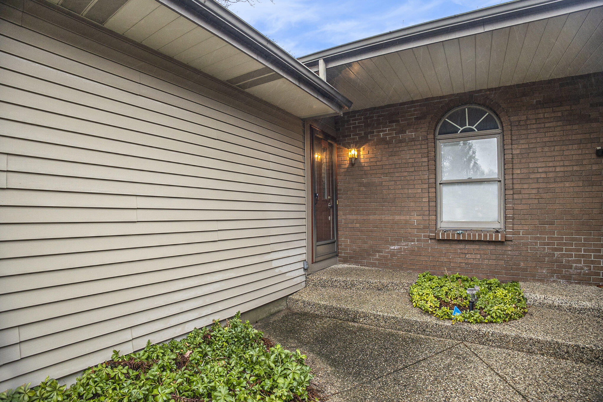 565 Spring Lane Drive, 51