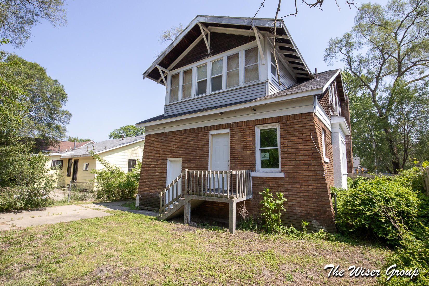 174 E Isabella Avenue