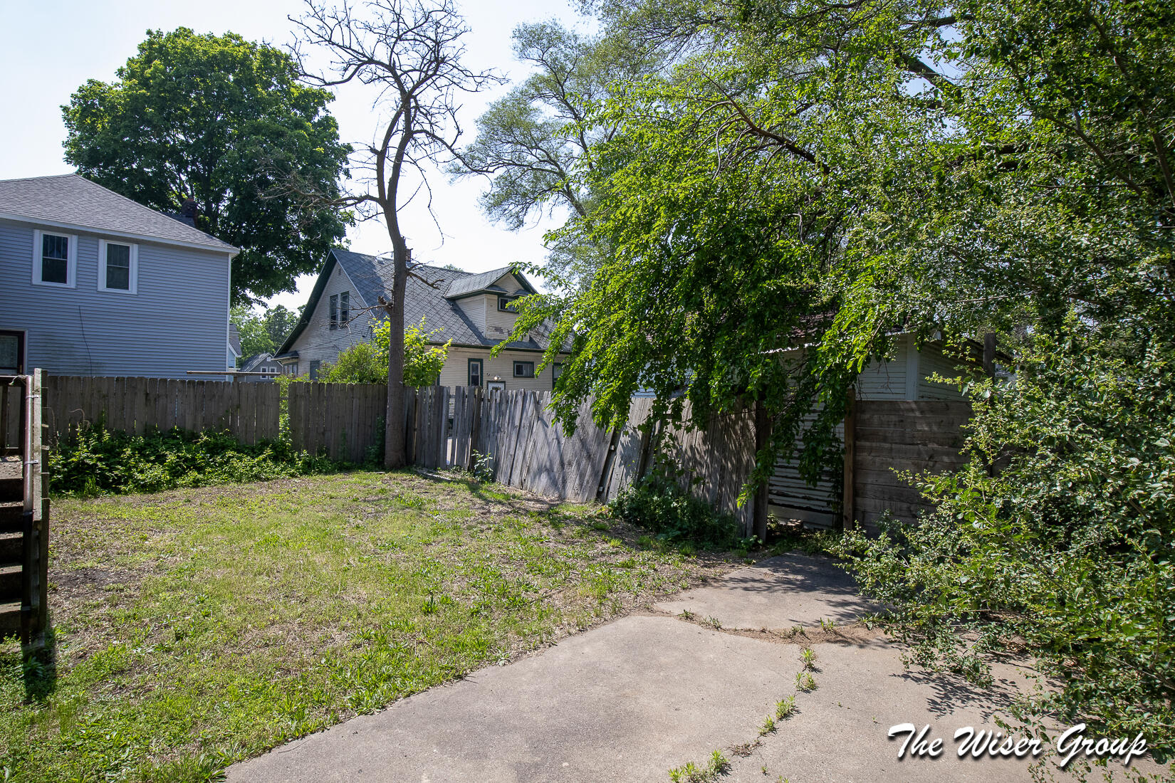 174 E Isabella Avenue