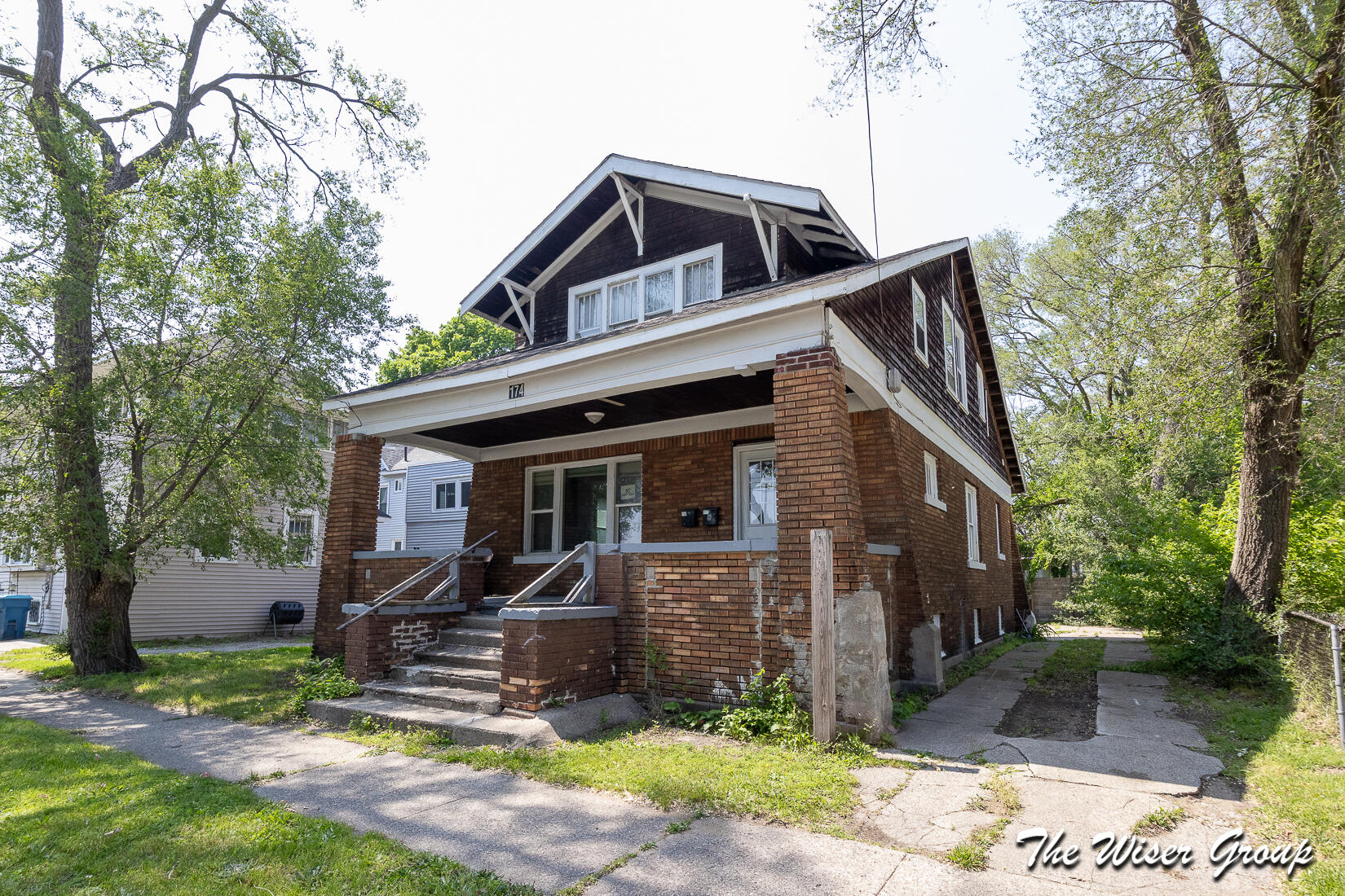 174 E Isabella Avenue