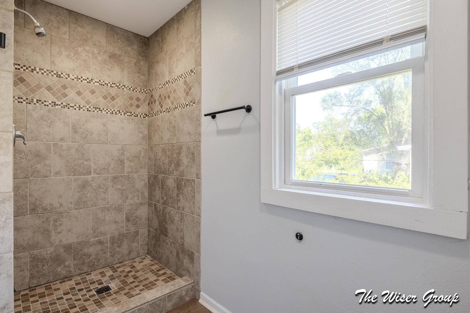 174 E Isabella Avenue