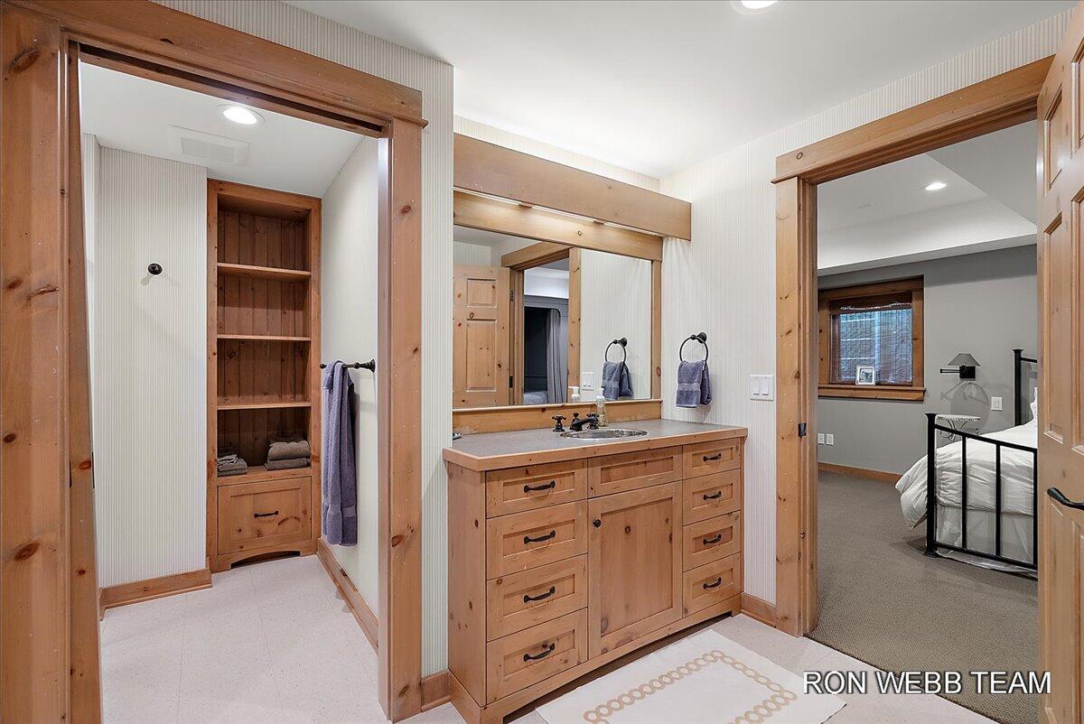 3501 N Lakeshore Drive